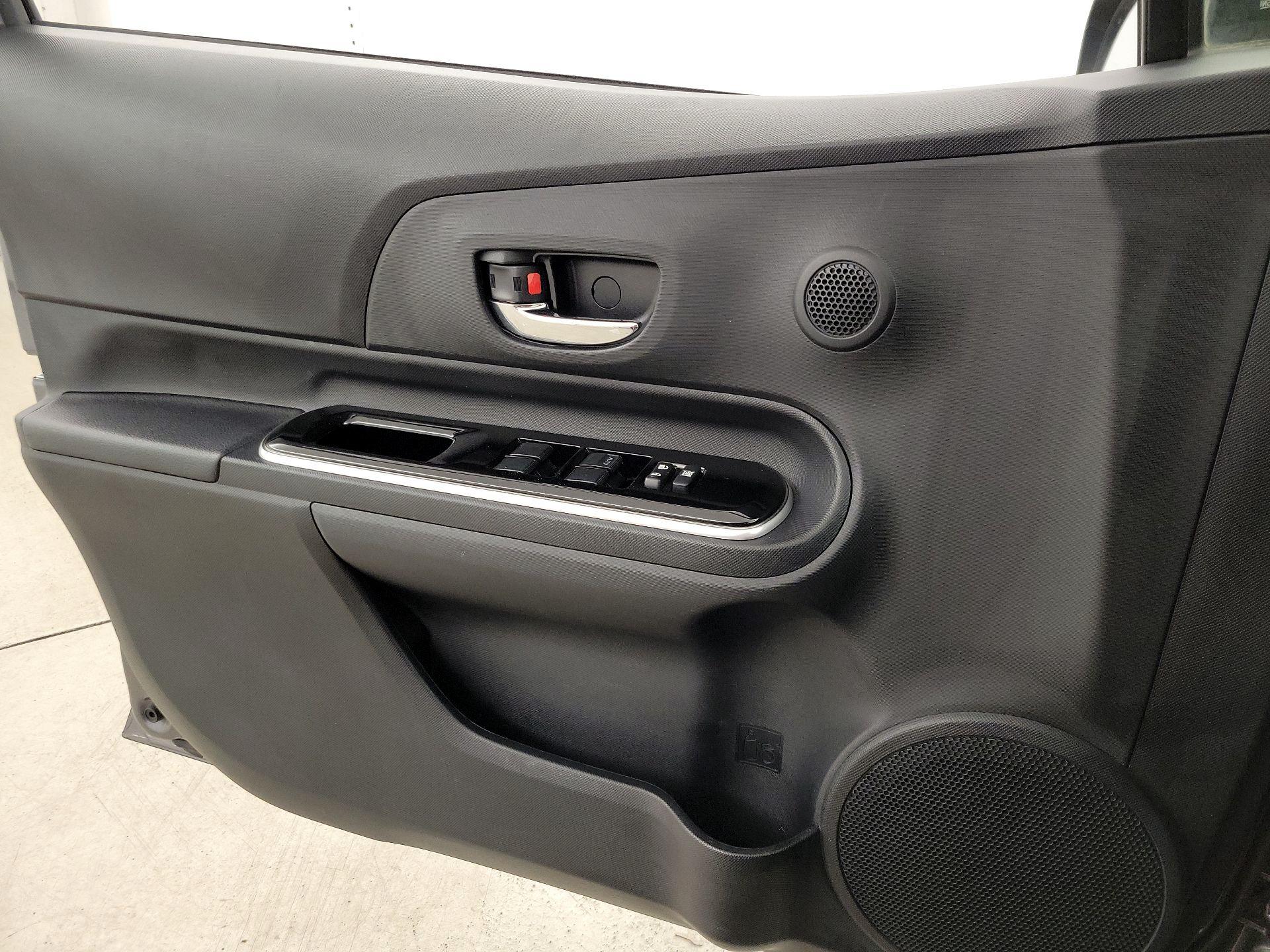 Thumbnail: 2017 Toyota Prius c - 12