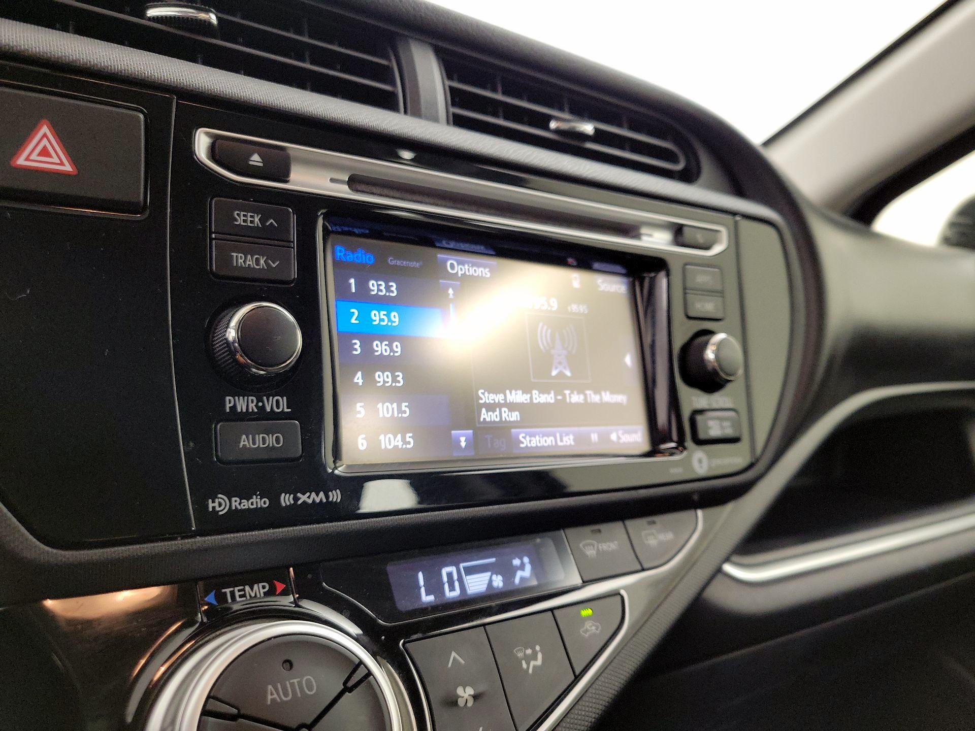 Thumbnail: 2017 Toyota Prius c - 15