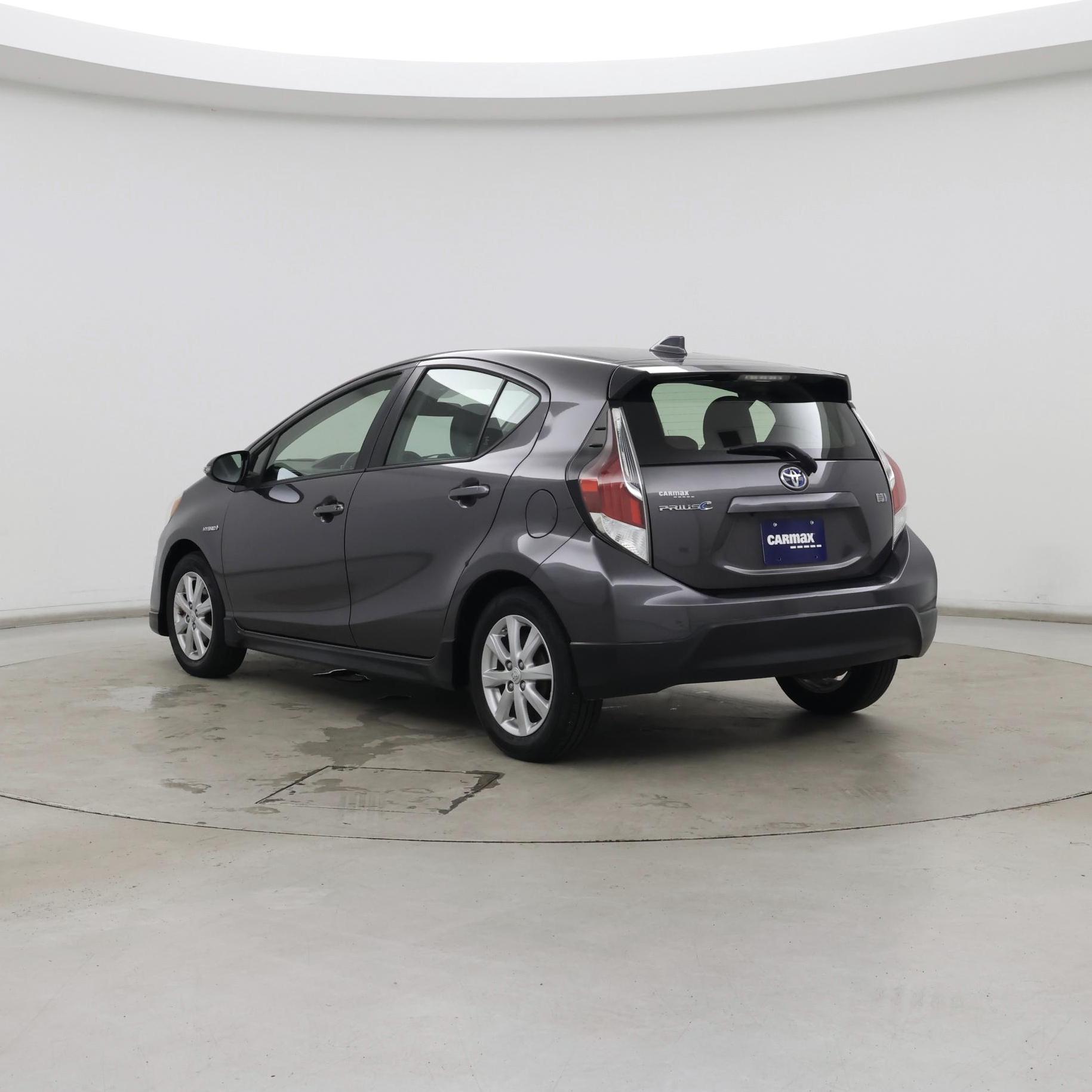 Thumbnail: 2017 Toyota Prius c - 2