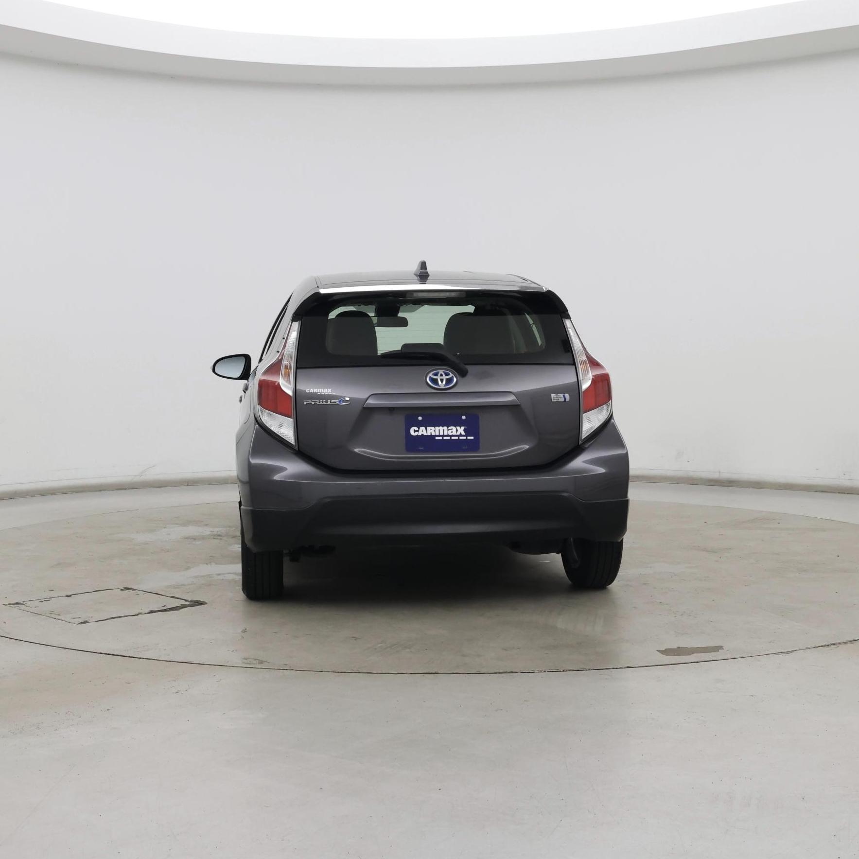 Thumbnail: 2017 Toyota Prius c - 6
