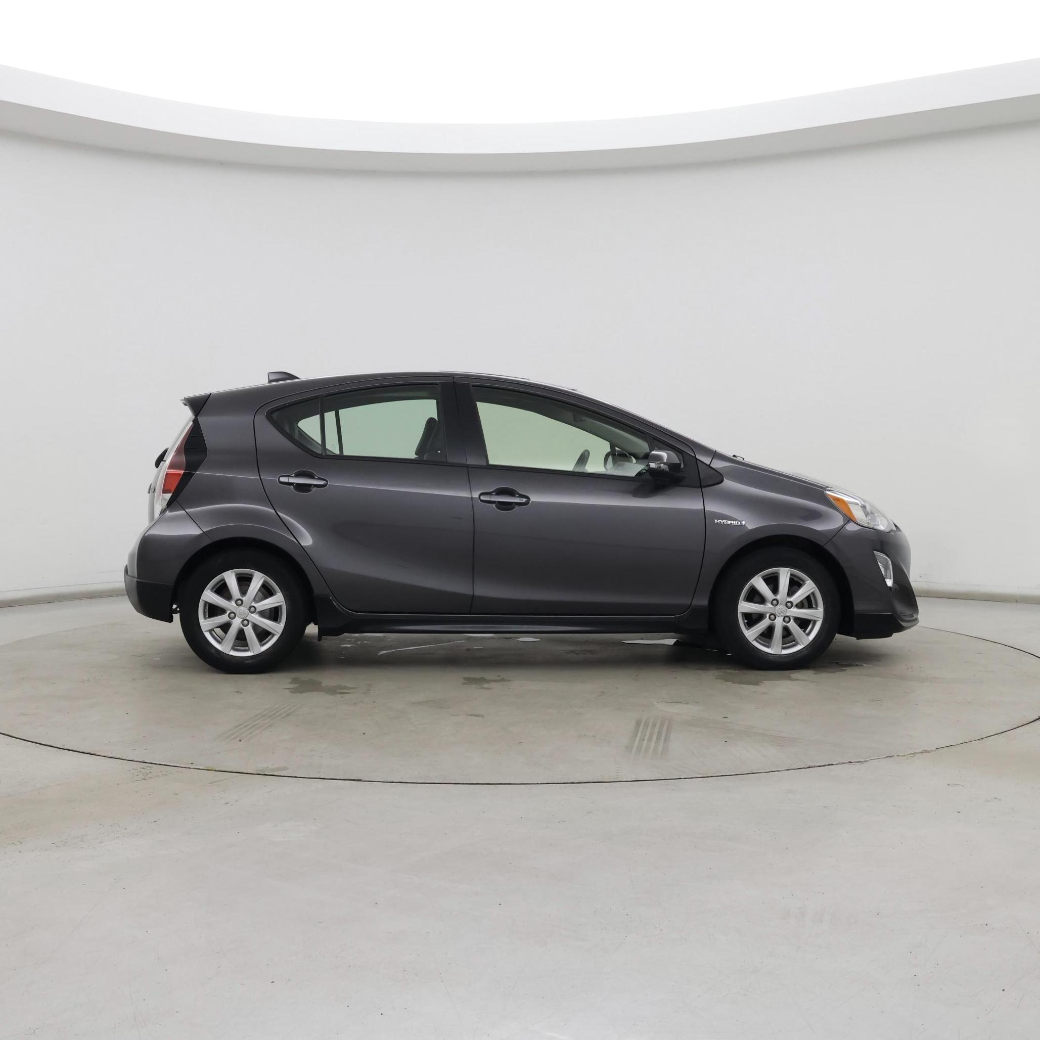 Thumbnail: 2017 Toyota Prius c - 7