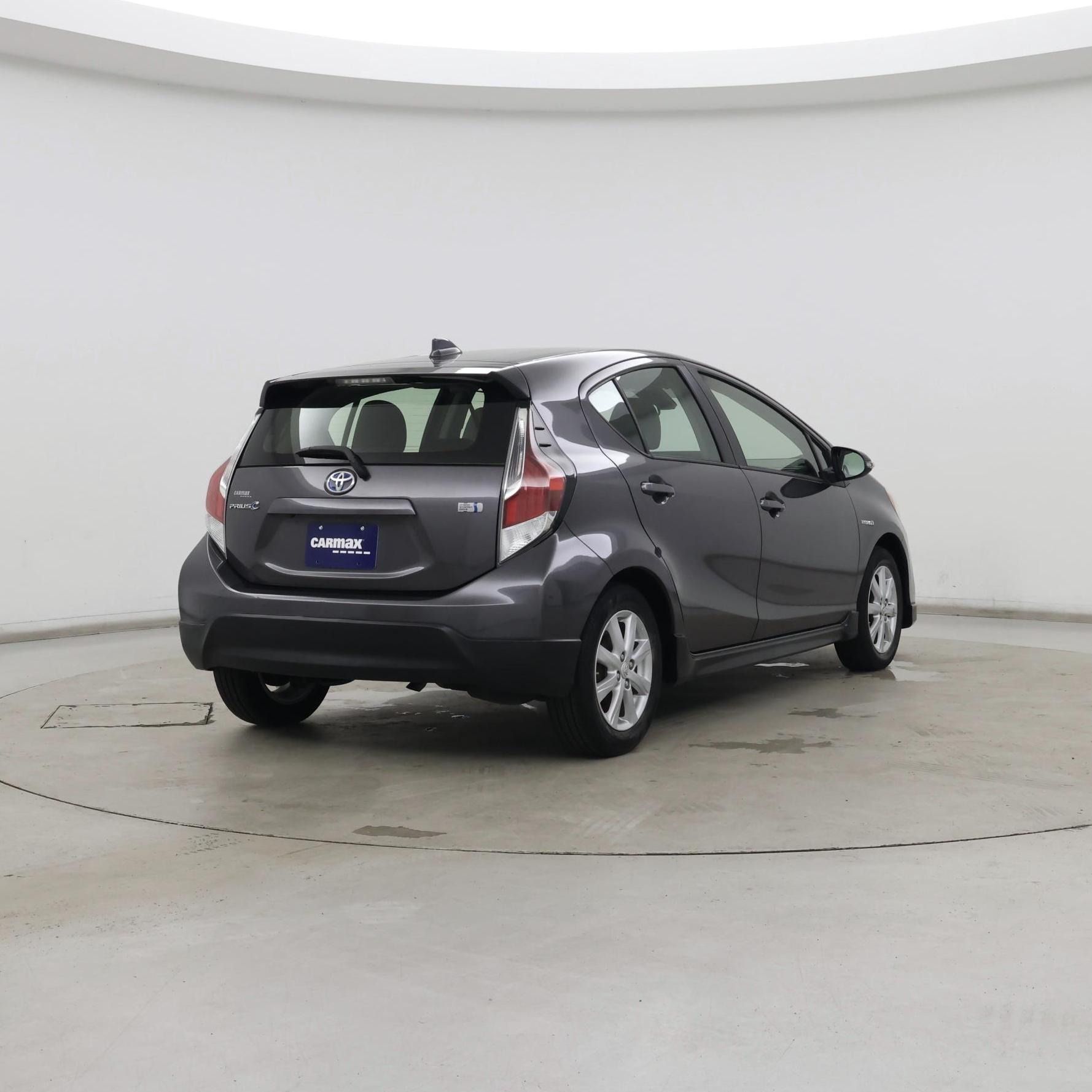 Thumbnail: 2017 Toyota Prius c - 8