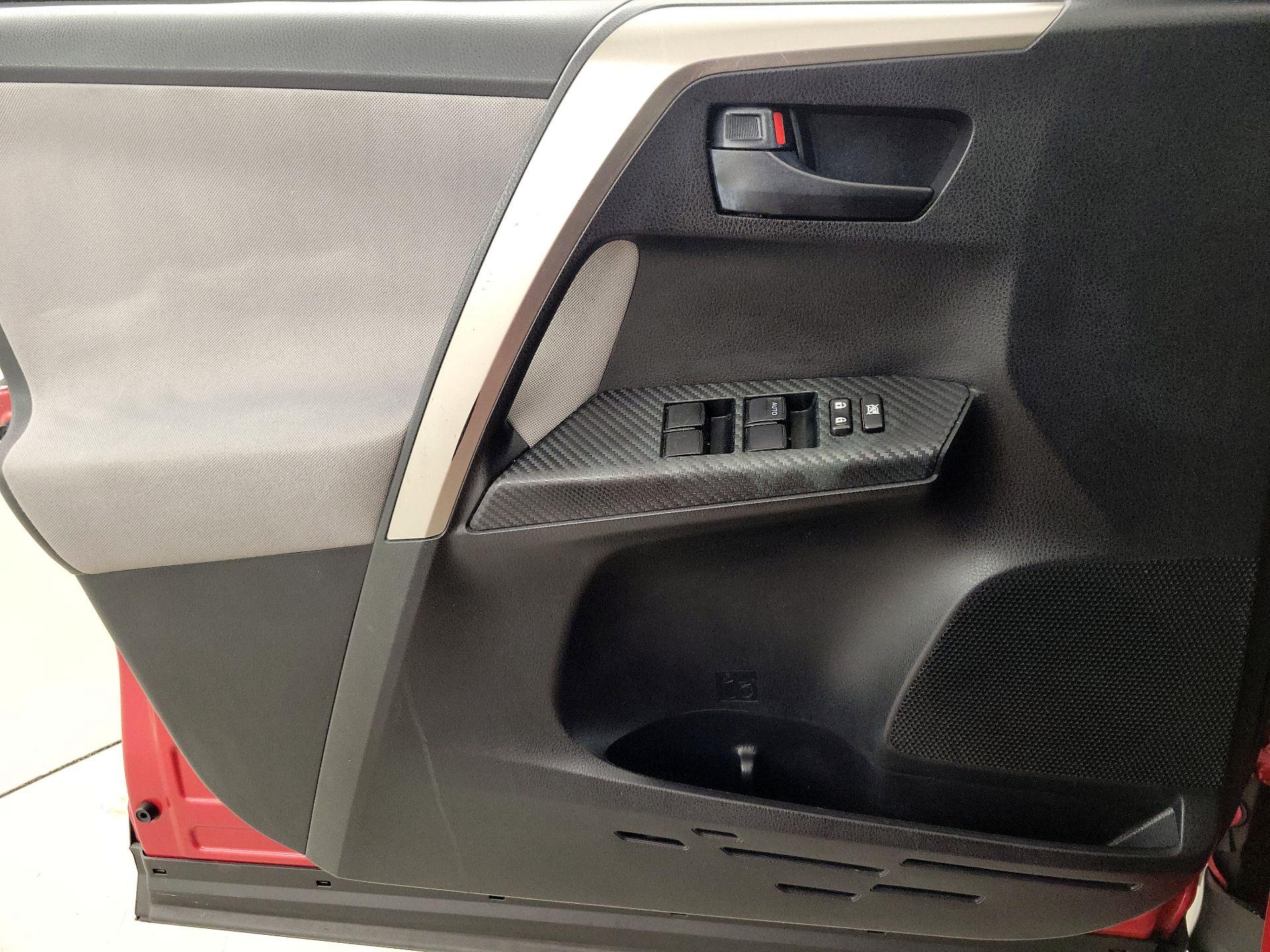 Thumbnail: 2015 Toyota RAV4 - 12