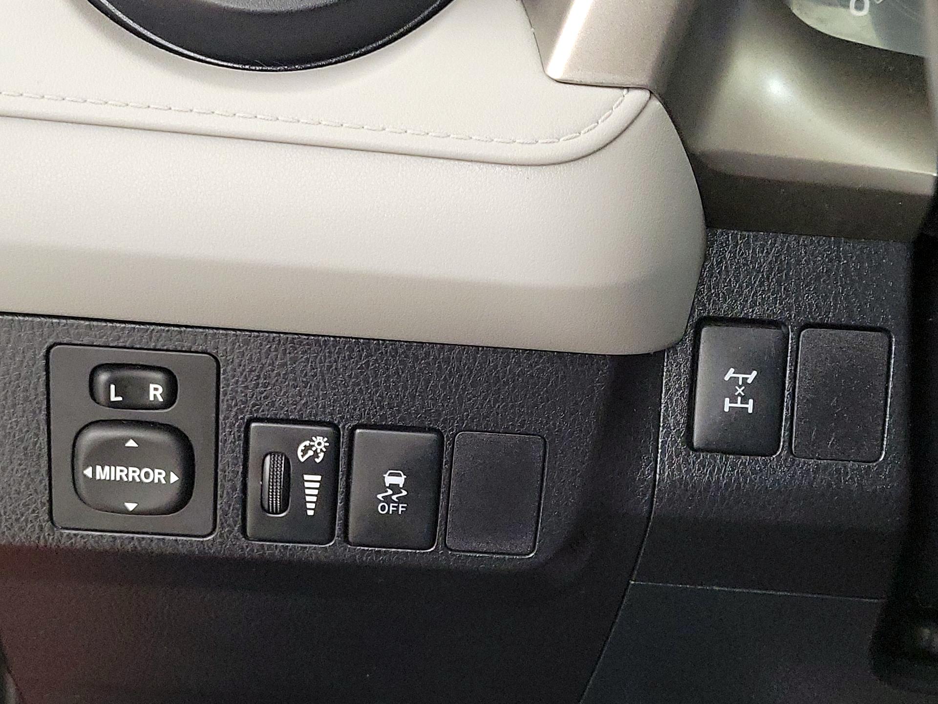 Thumbnail: 2015 Toyota RAV4 - 13