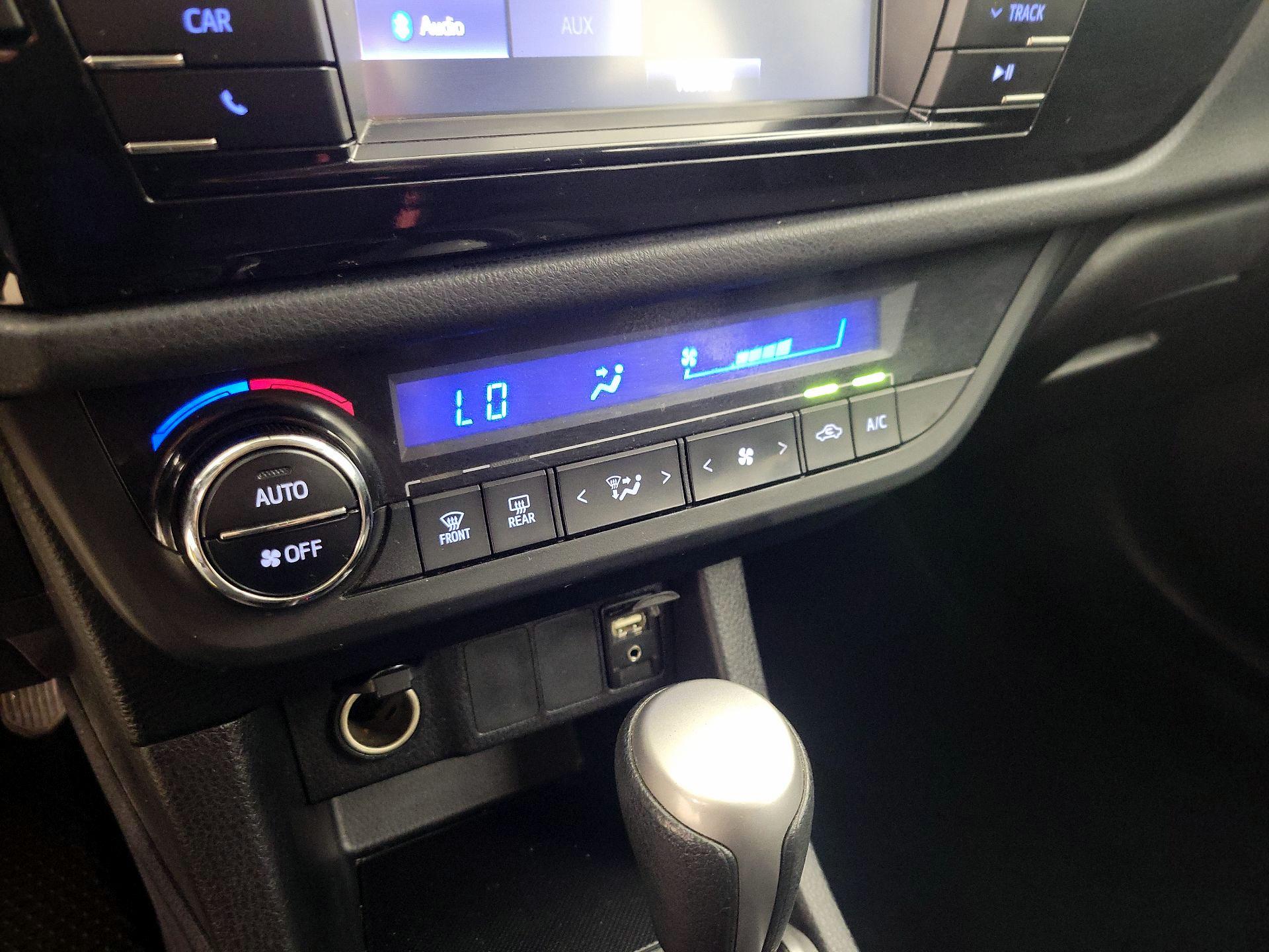 Thumbnail: 2015 Toyota Corolla - 16