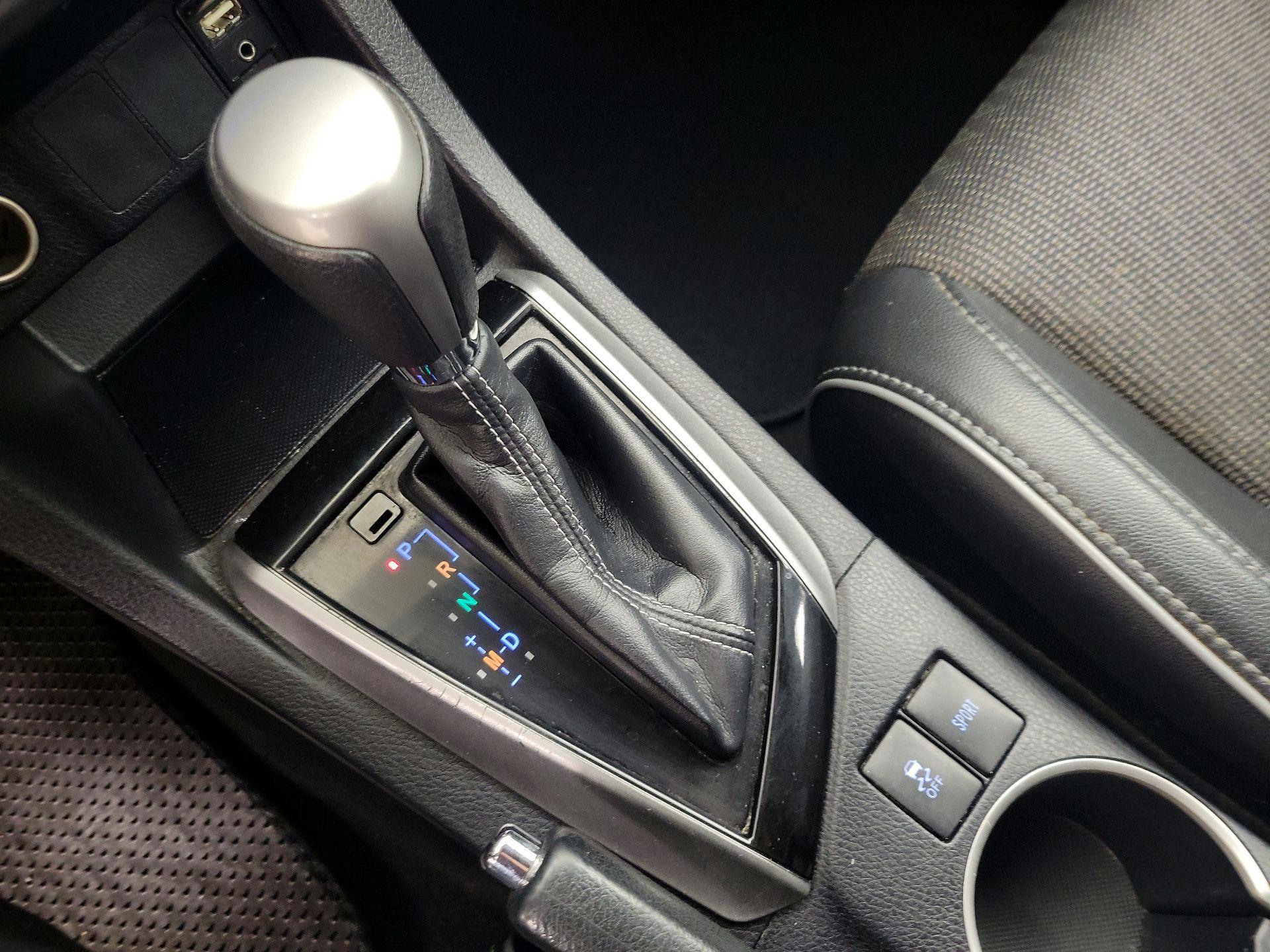 Thumbnail: 2015 Toyota Corolla - 17