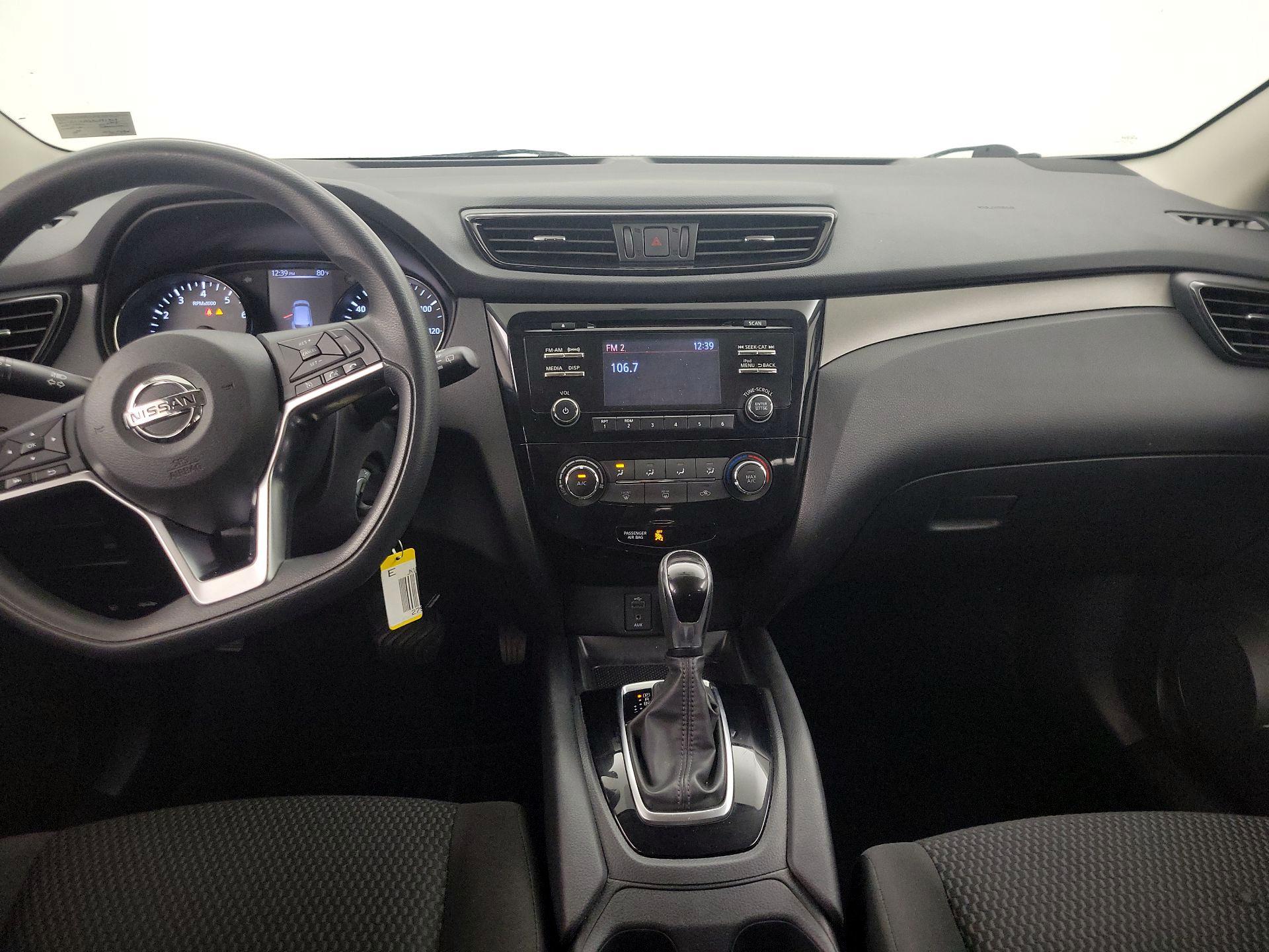 Thumbnail: 2018 Nissan Rogue Sport - 9