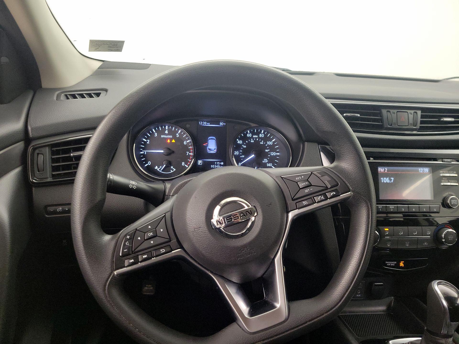 Thumbnail: 2018 Nissan Rogue Sport - 10