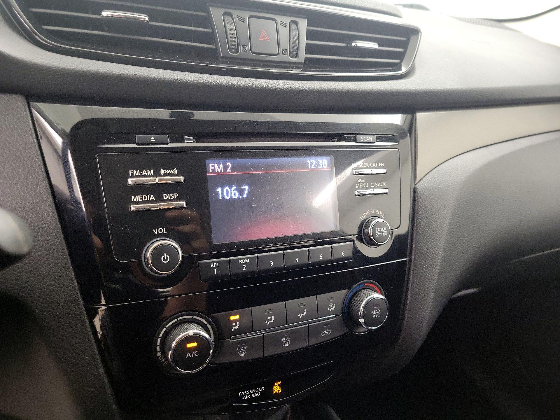 Thumbnail: 2018 Nissan Rogue Sport - 15