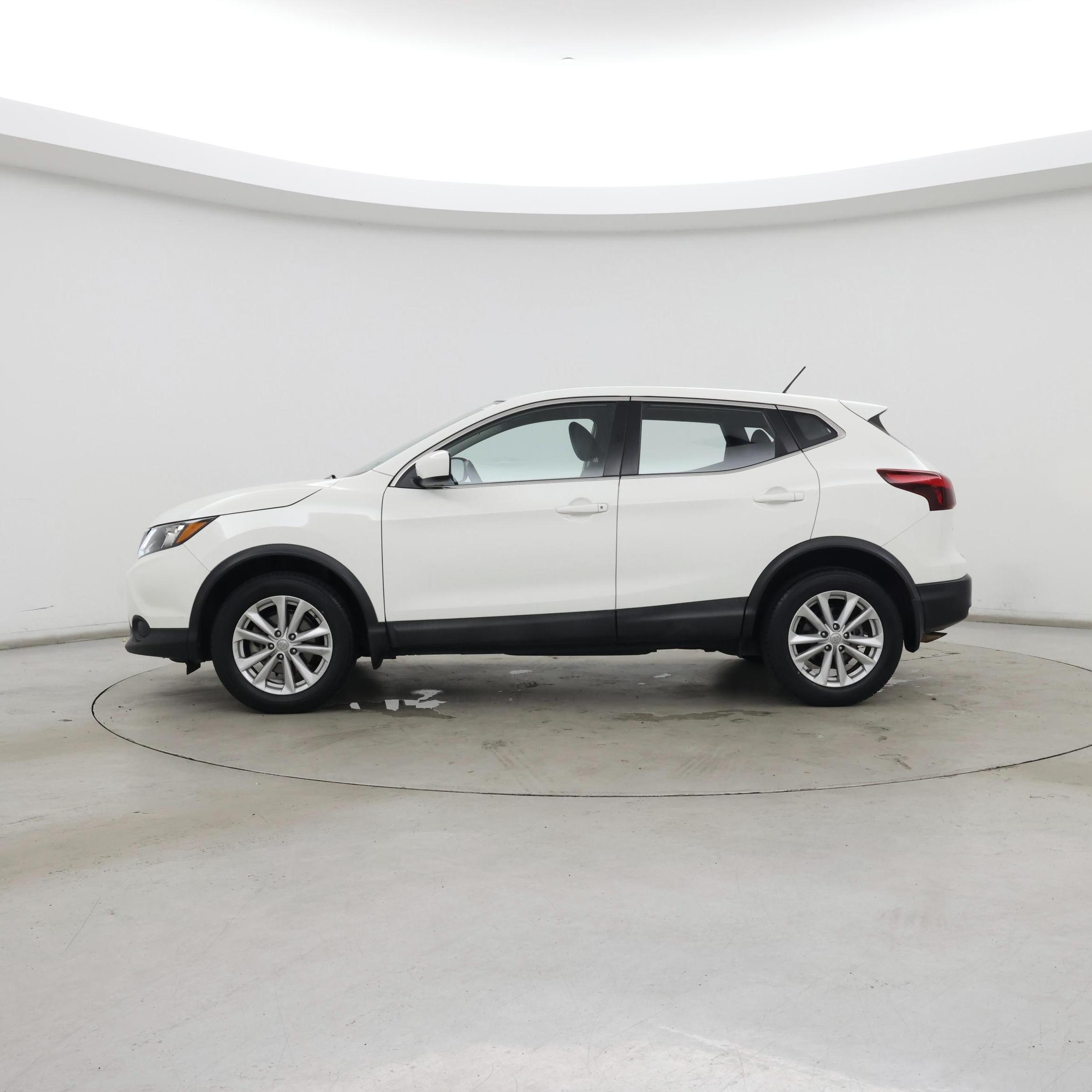 Thumbnail: 2018 Nissan Rogue Sport - 3