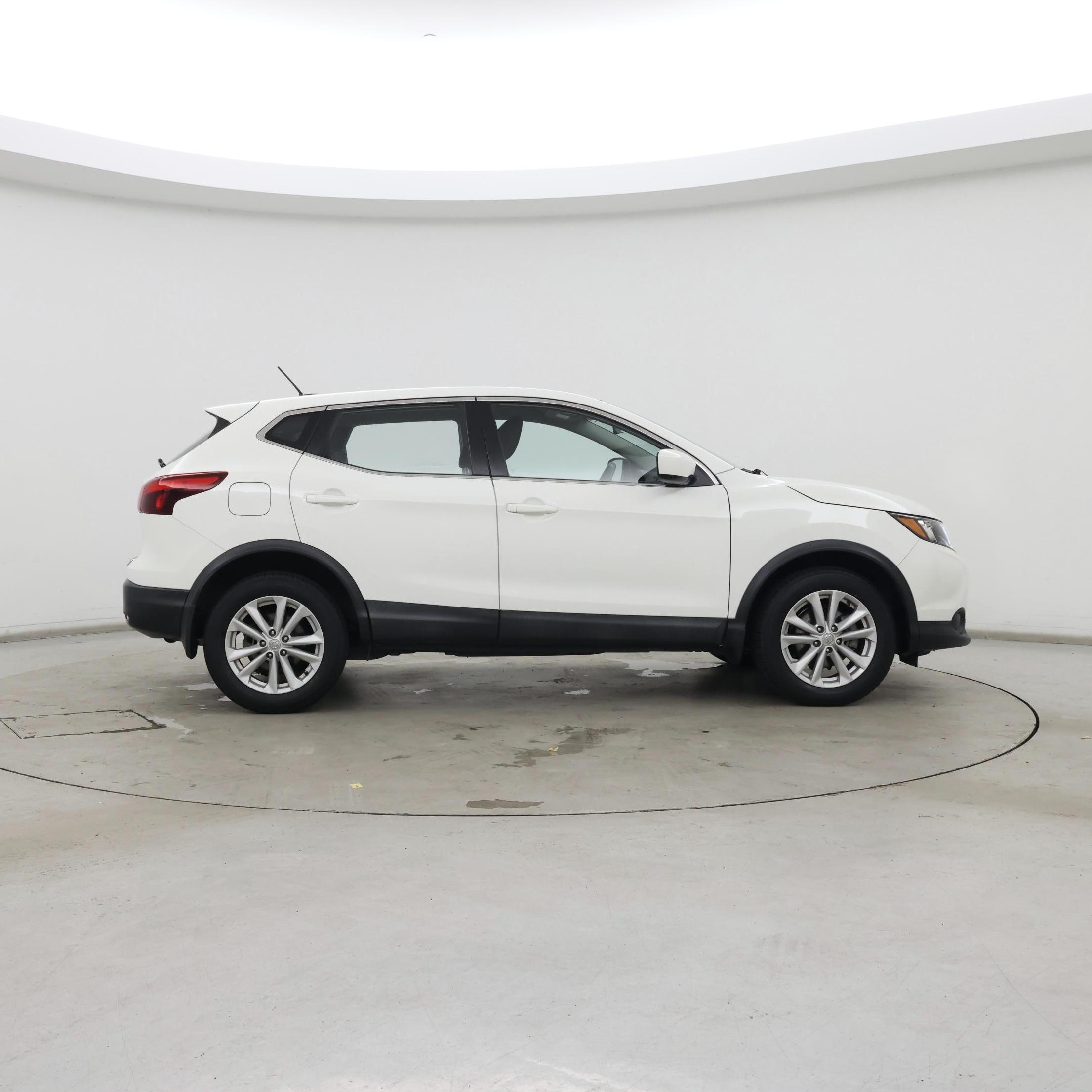 Thumbnail: 2018 Nissan Rogue Sport - 7