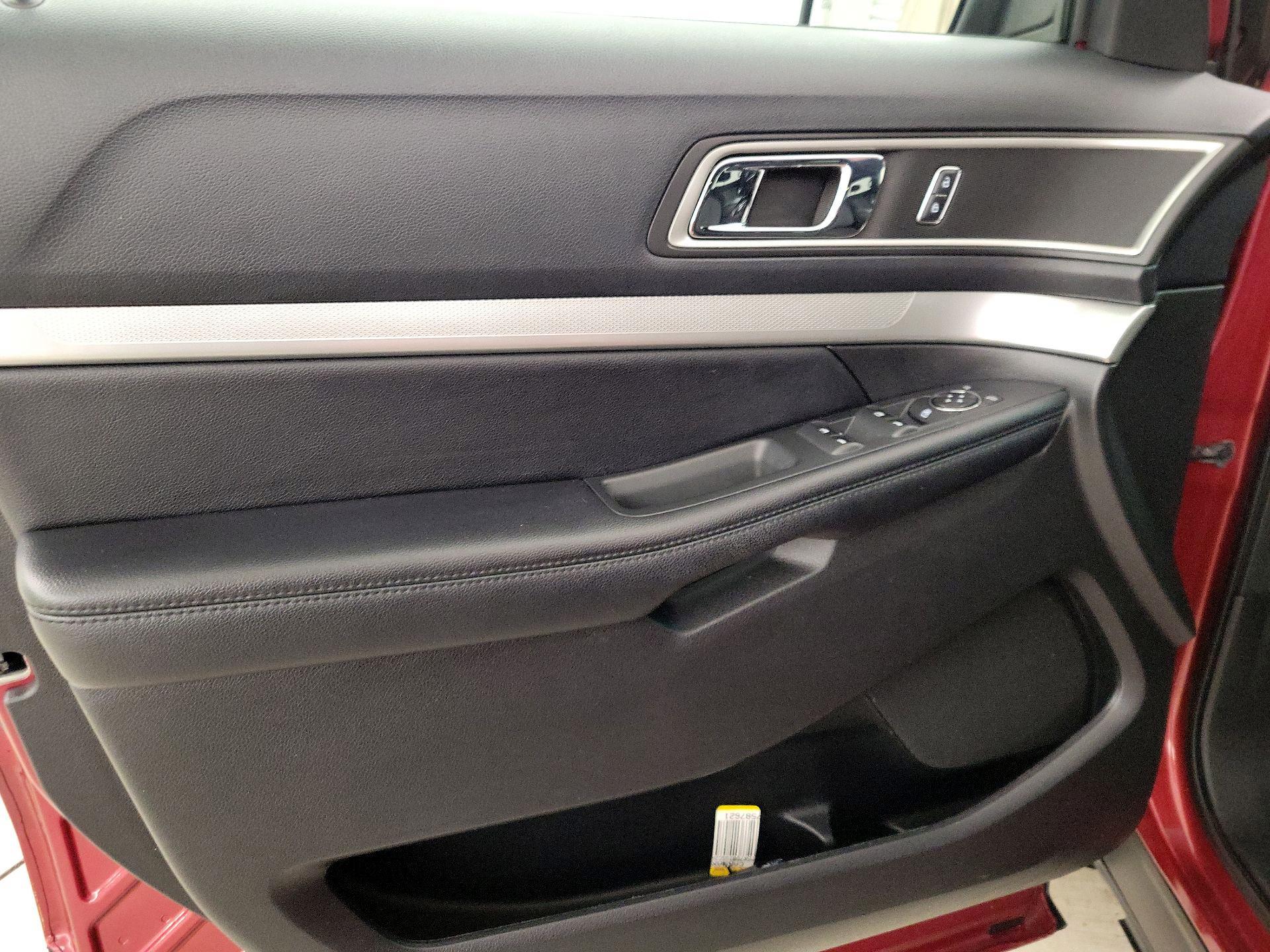 Thumbnail: 2016 Ford Explorer - 12
