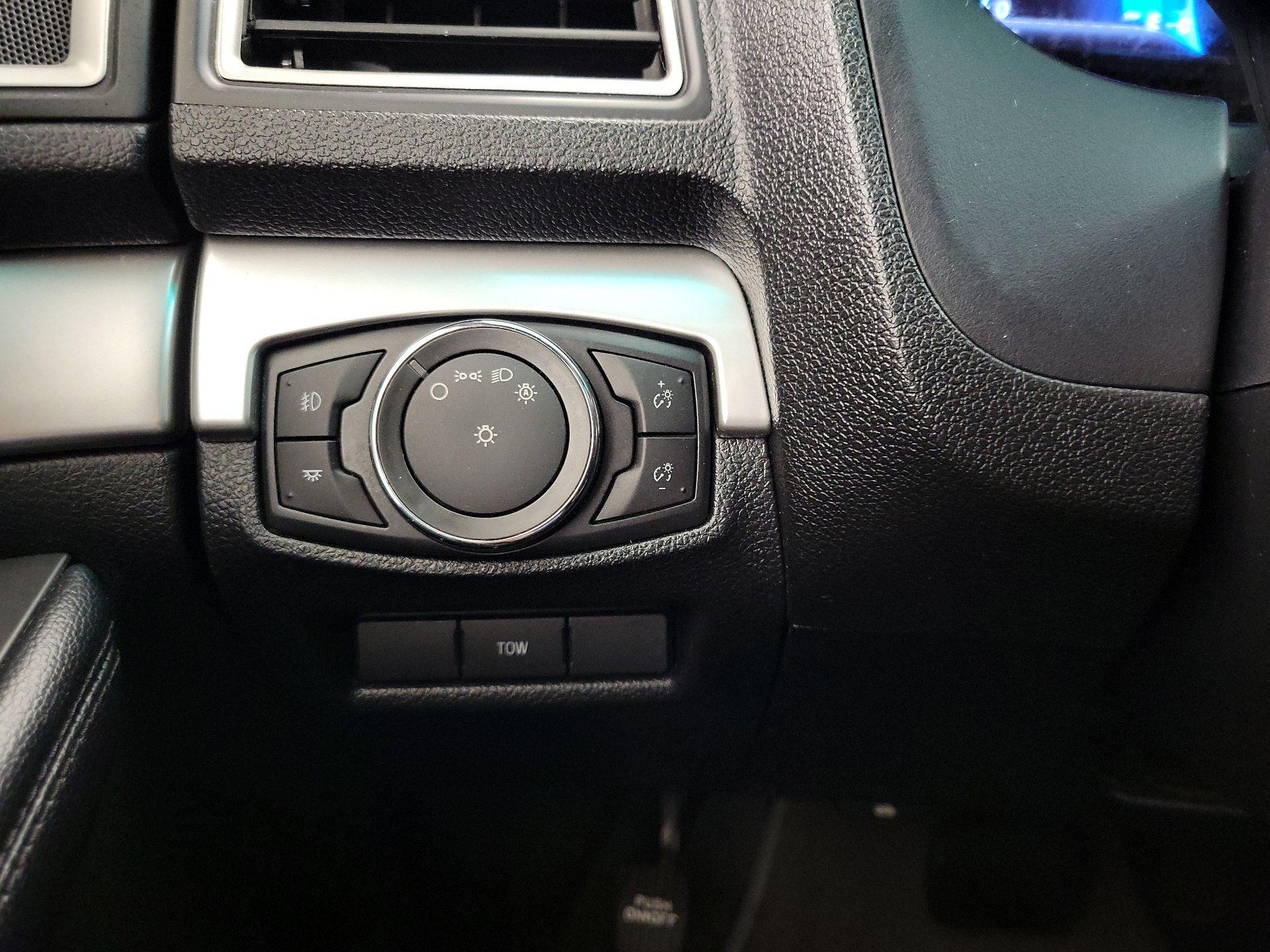 Thumbnail: 2016 Ford Explorer - 13