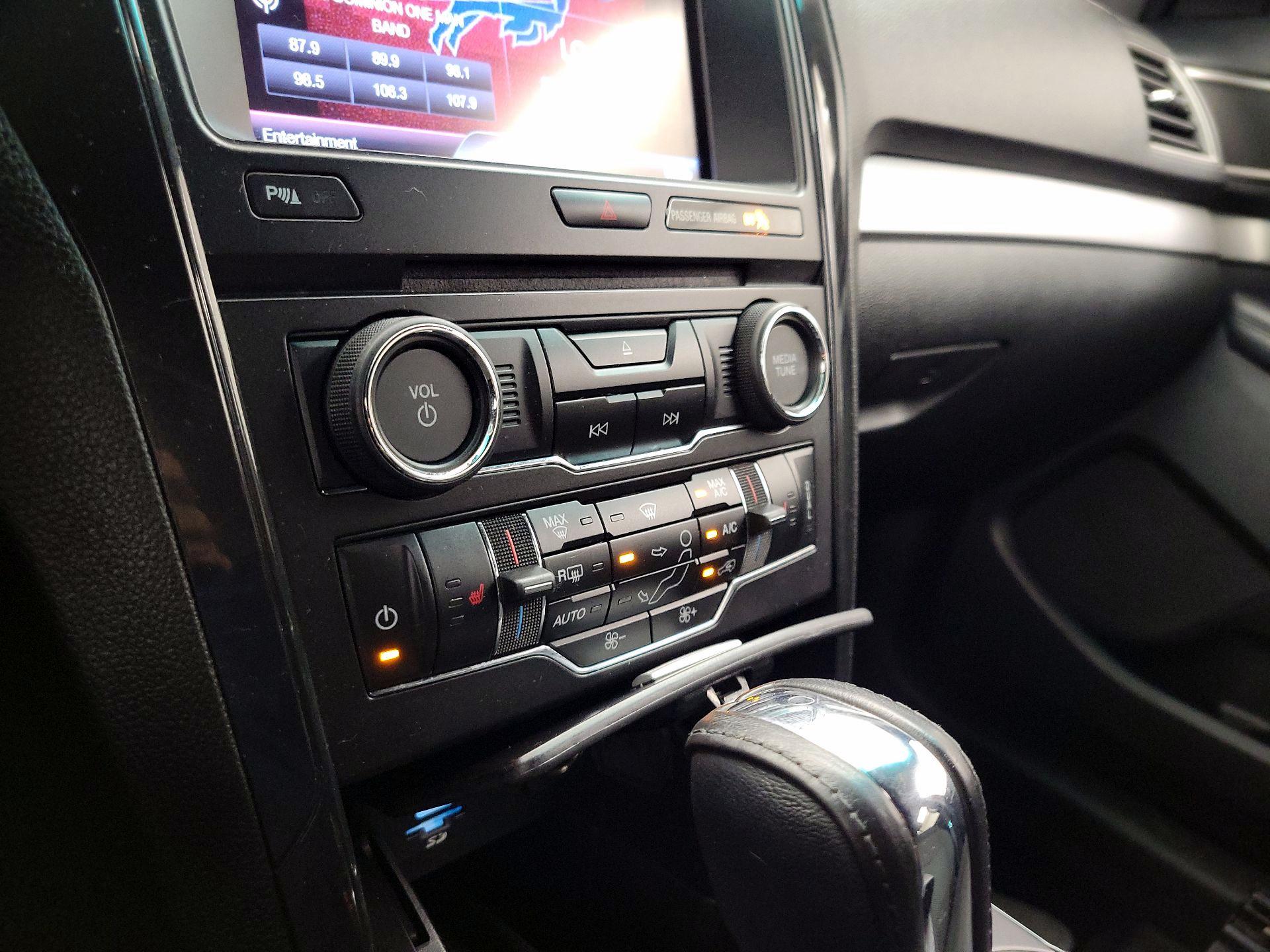 Thumbnail: 2016 Ford Explorer - 16