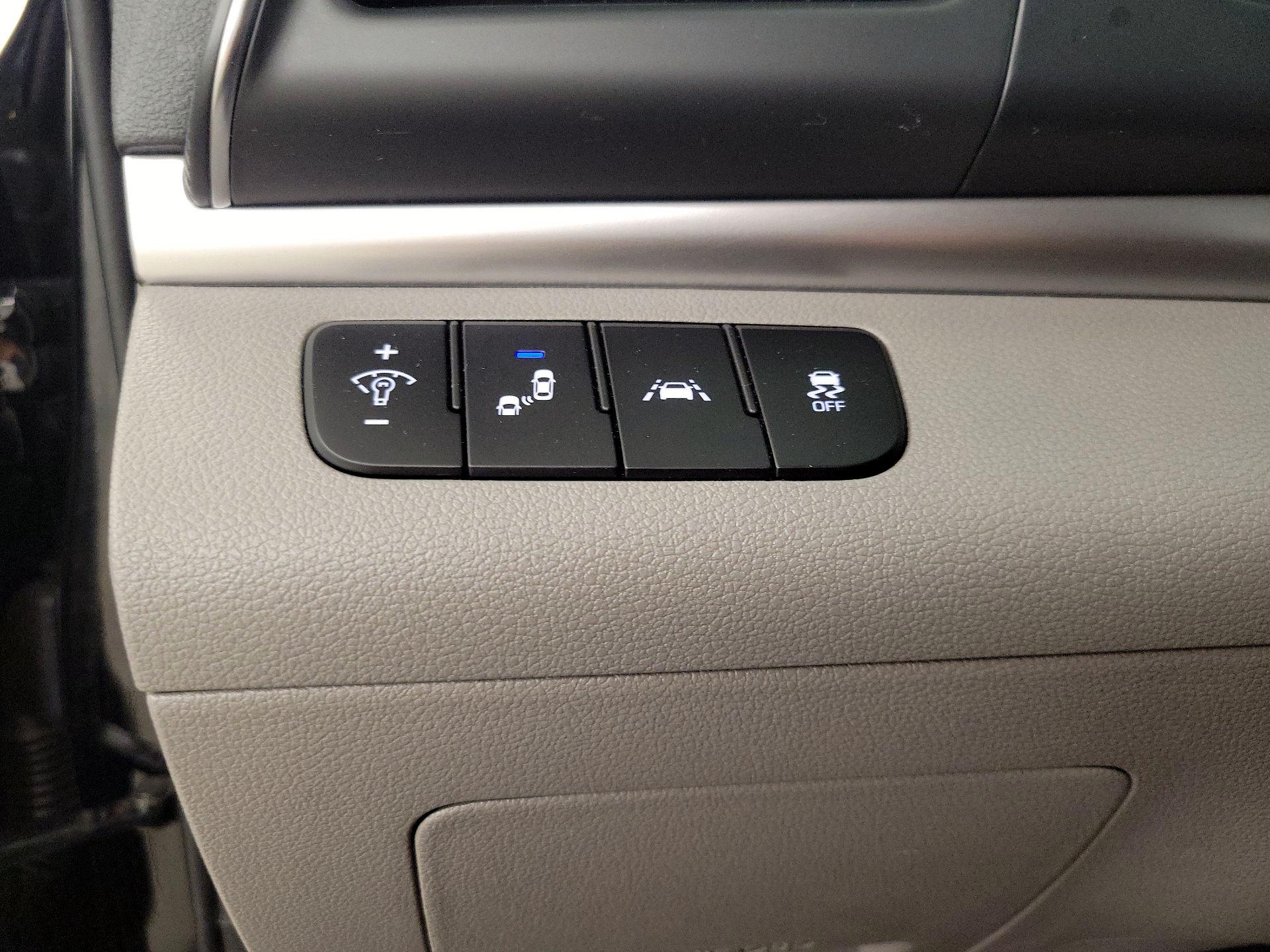 Thumbnail: 2020 Hyundai Elantra - 13