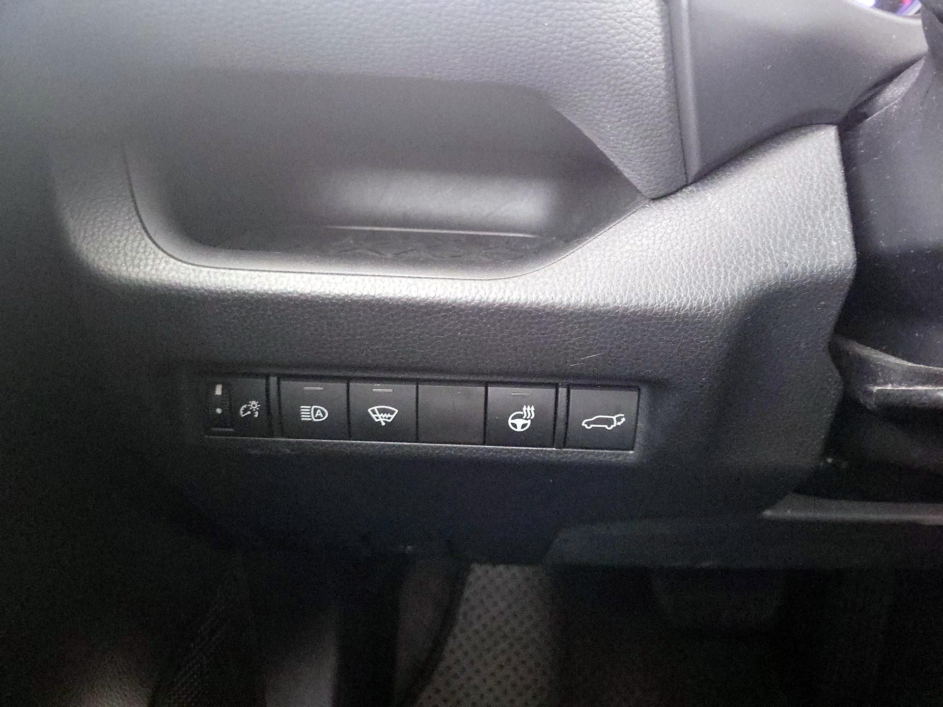 Thumbnail: 2021 Toyota RAV4 - 13