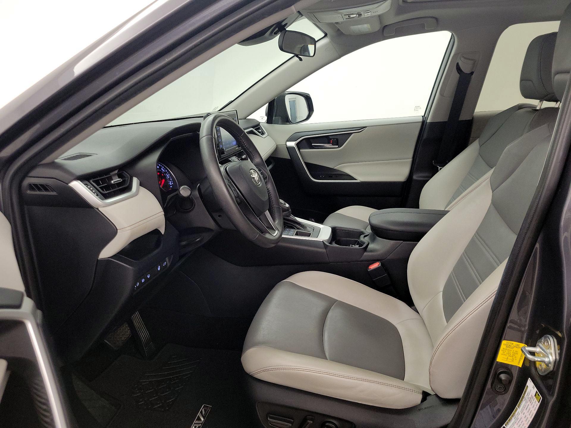 Thumbnail: 2020 Toyota RAV4 - 11
