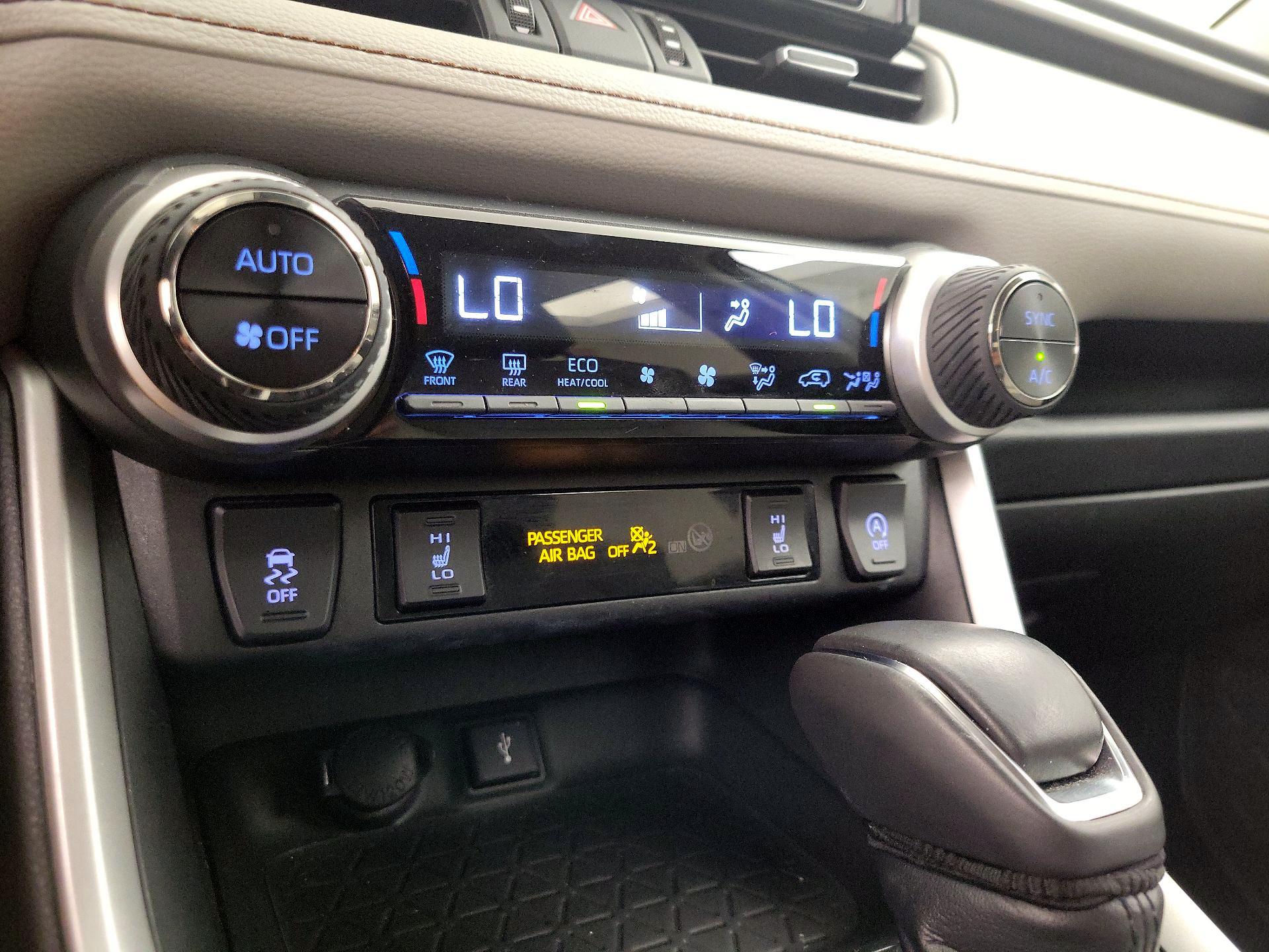 Thumbnail: 2020 Toyota RAV4 - 16