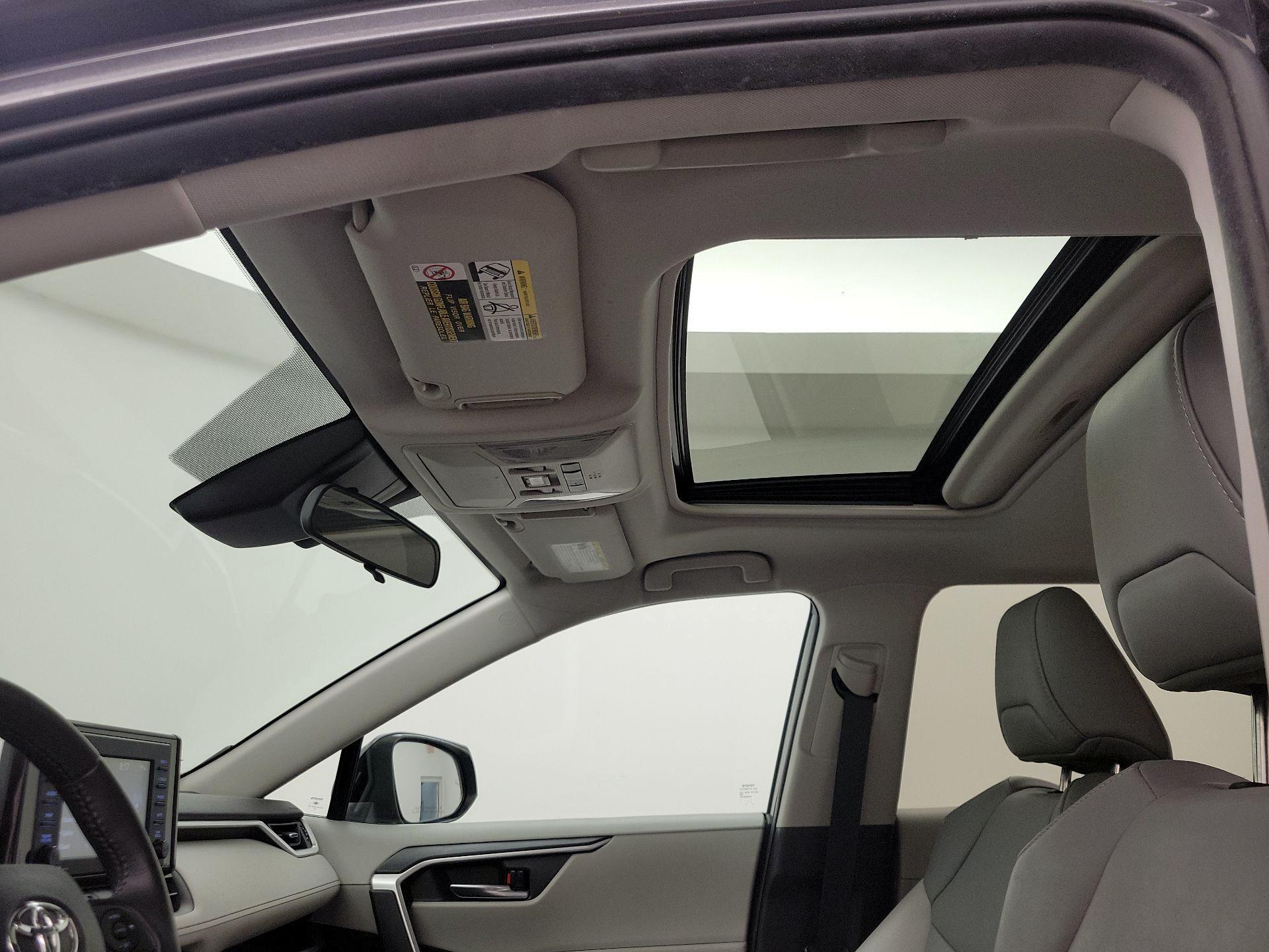 Thumbnail: 2020 Toyota RAV4 - 19
