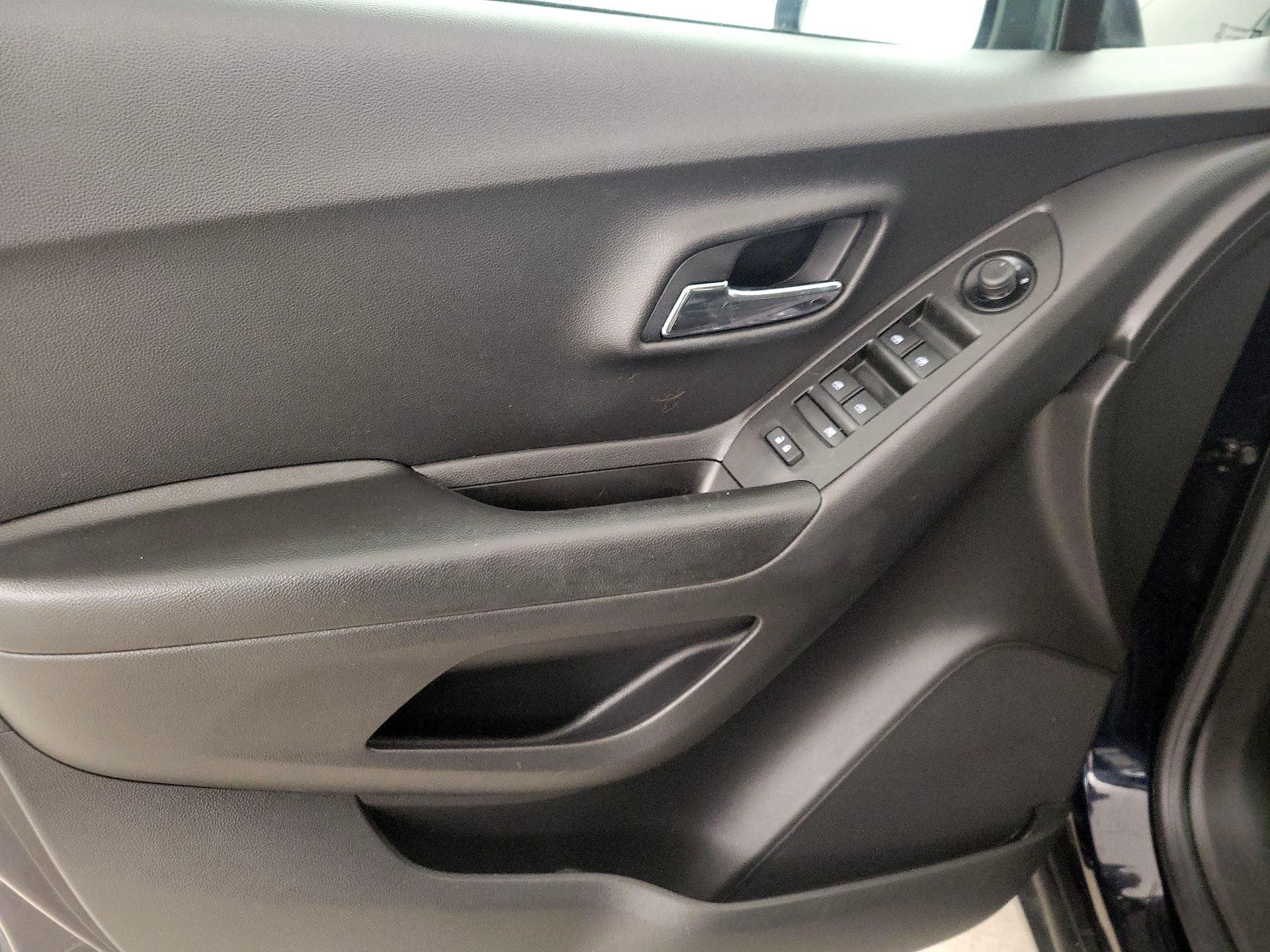 Thumbnail: 2021 Chevrolet Trax - 12