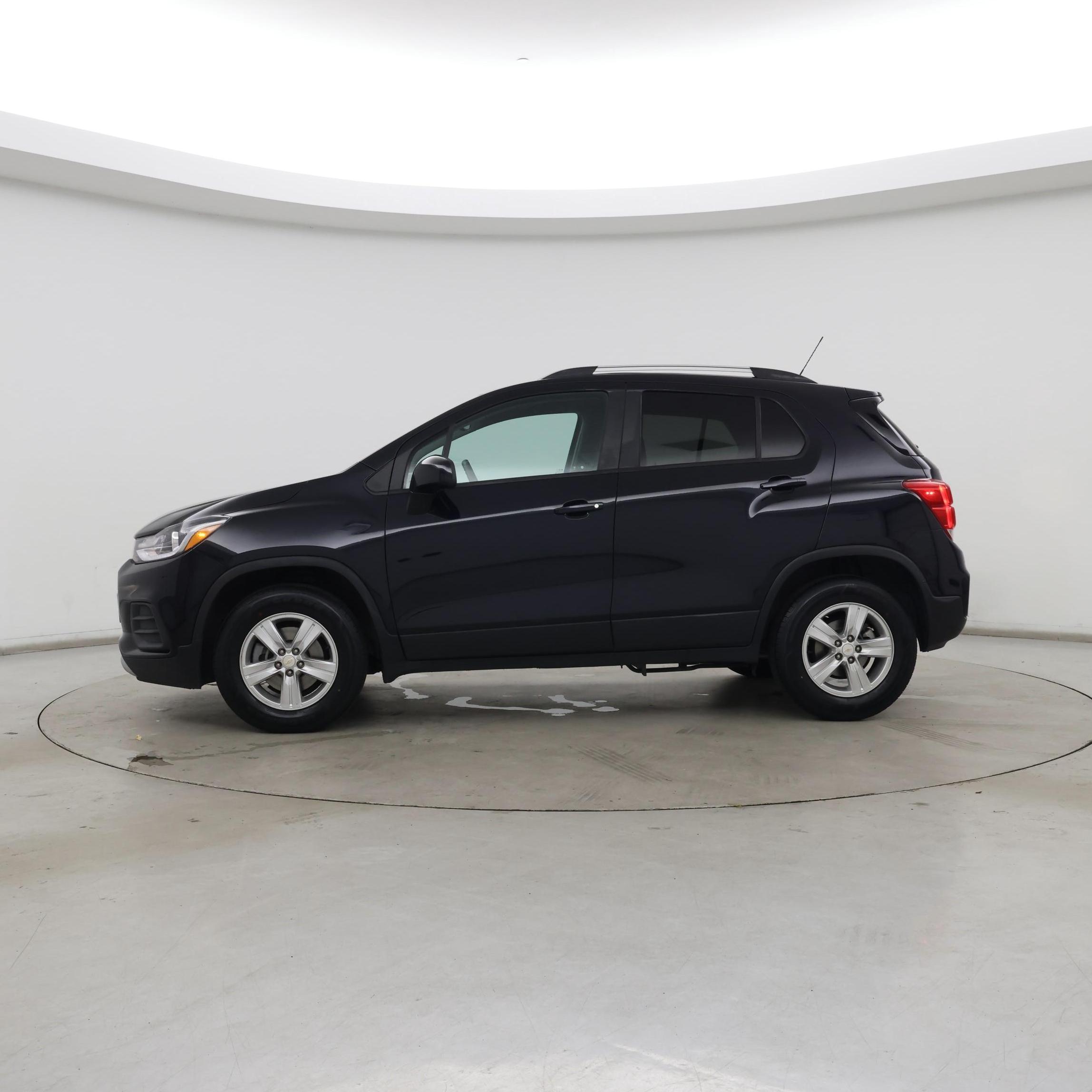 Thumbnail: 2021 Chevrolet Trax - 3