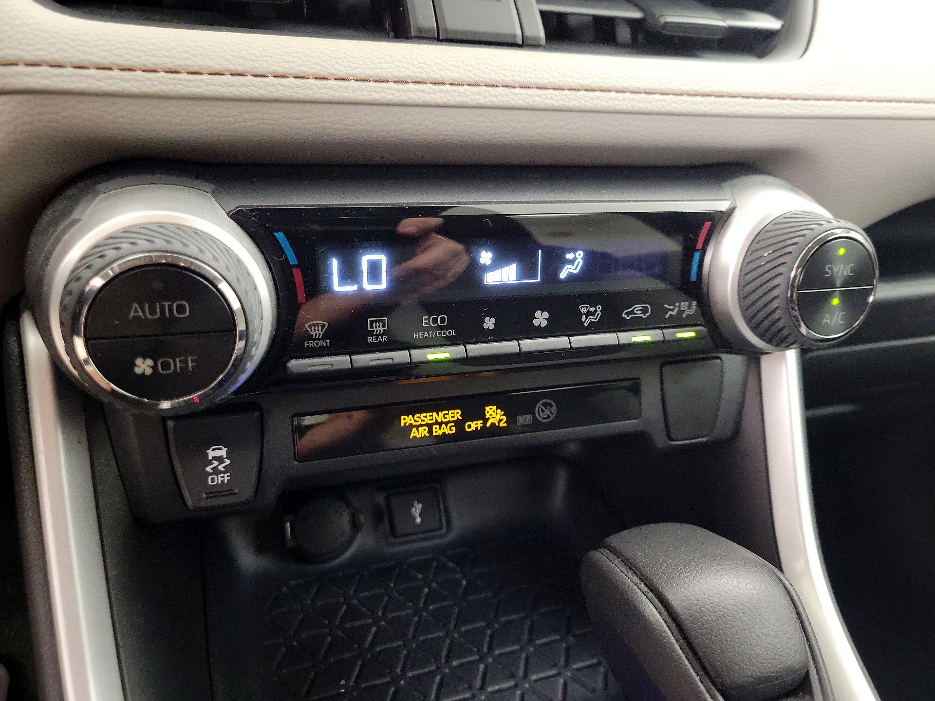 Thumbnail: 2020 Toyota RAV4 - 16
