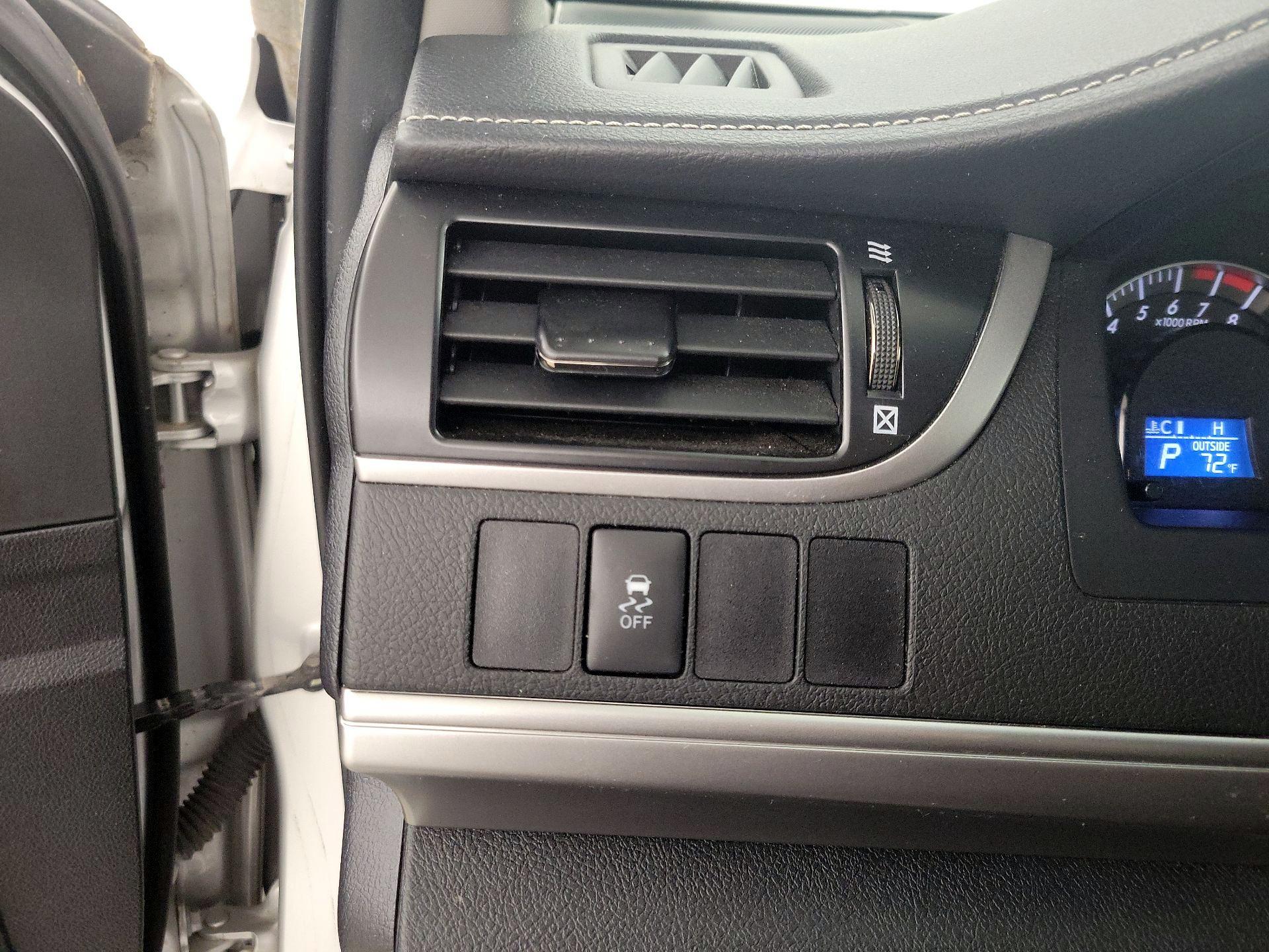 Thumbnail: 2014 Toyota Camry - 13