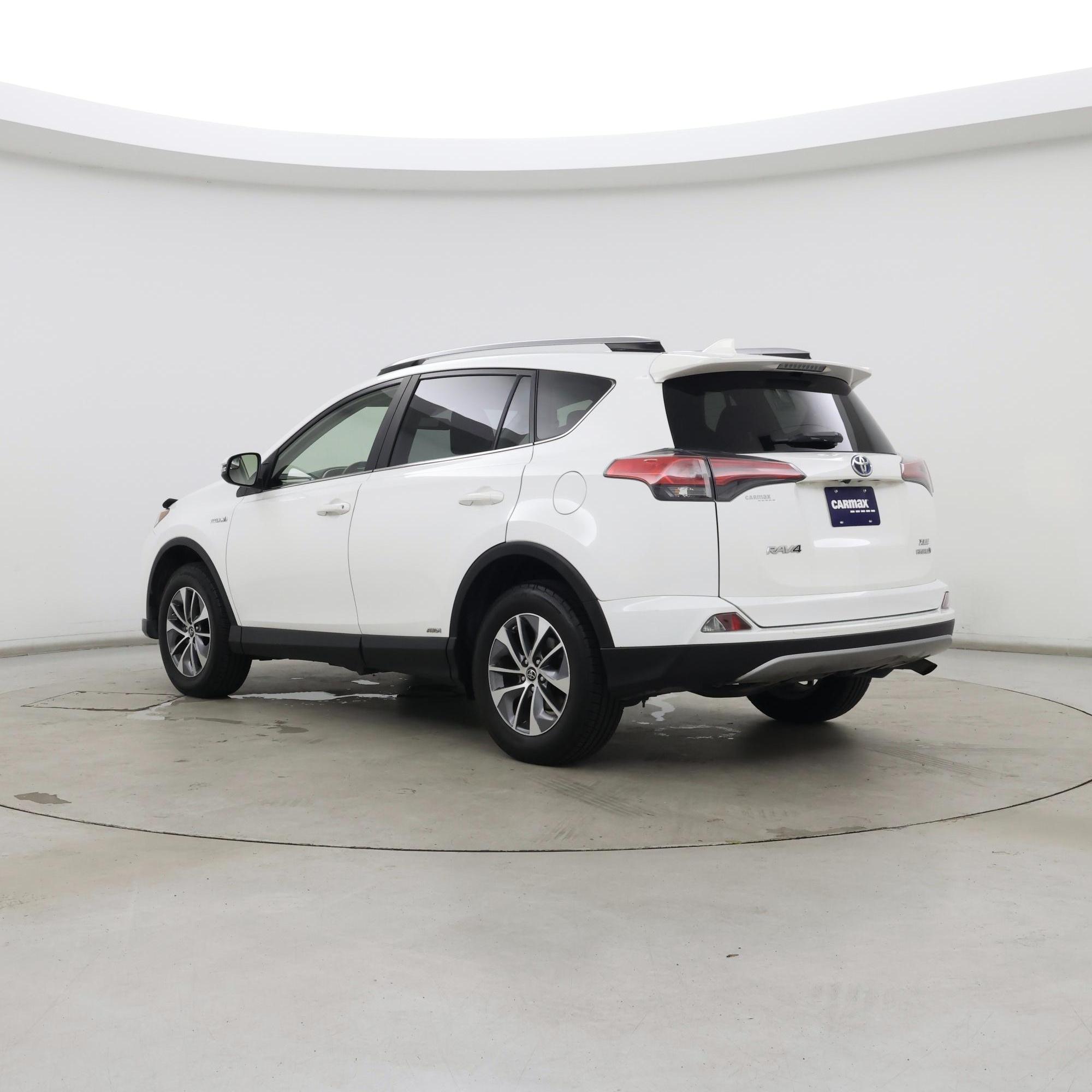 Thumbnail: 2017 Toyota RAV4 - 2