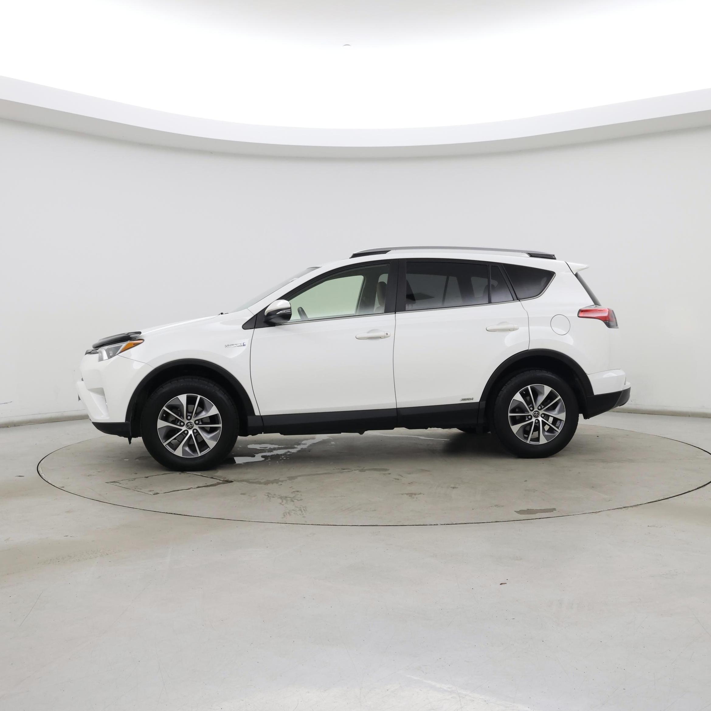 Thumbnail: 2017 Toyota RAV4 - 3