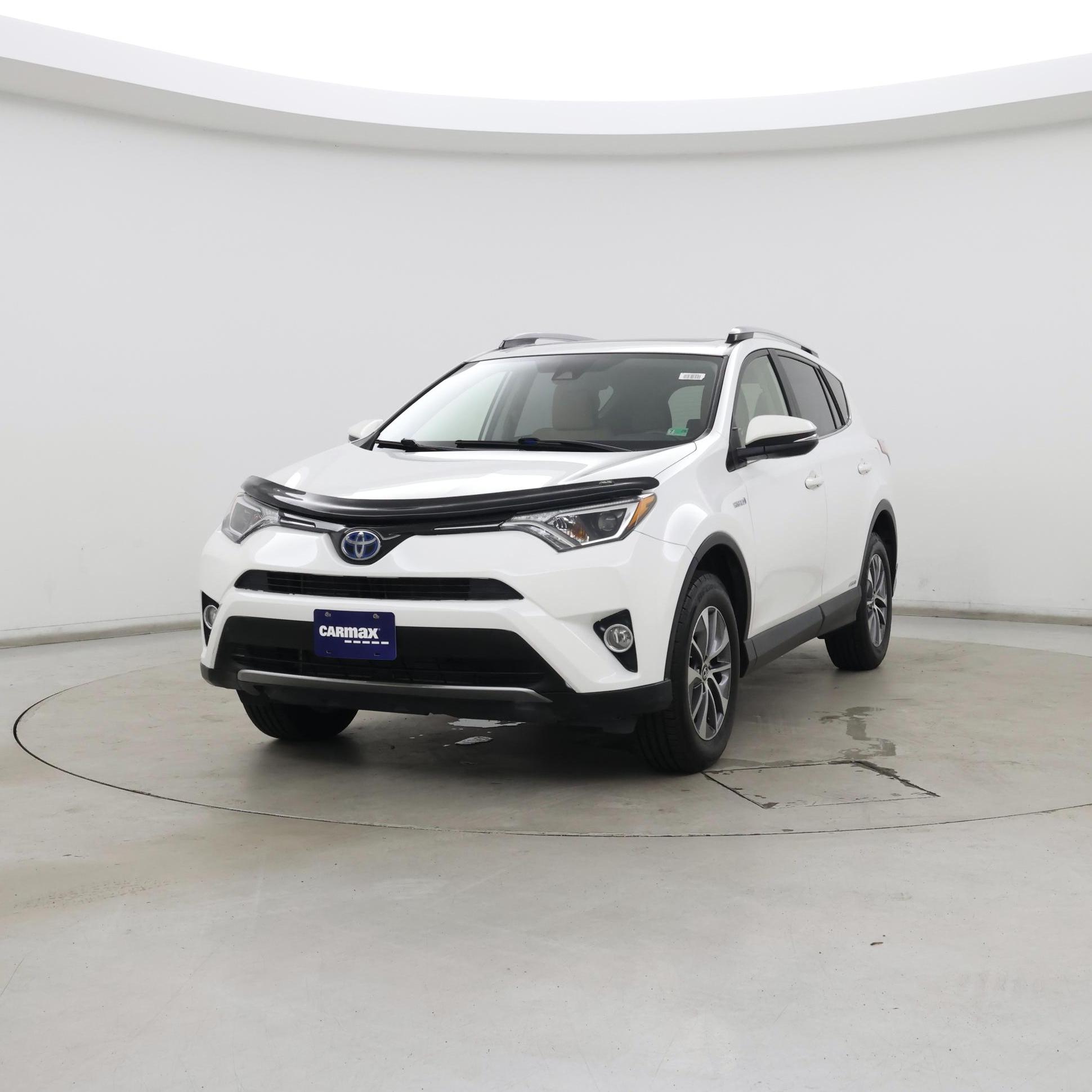 Thumbnail: 2017 Toyota RAV4 - 4