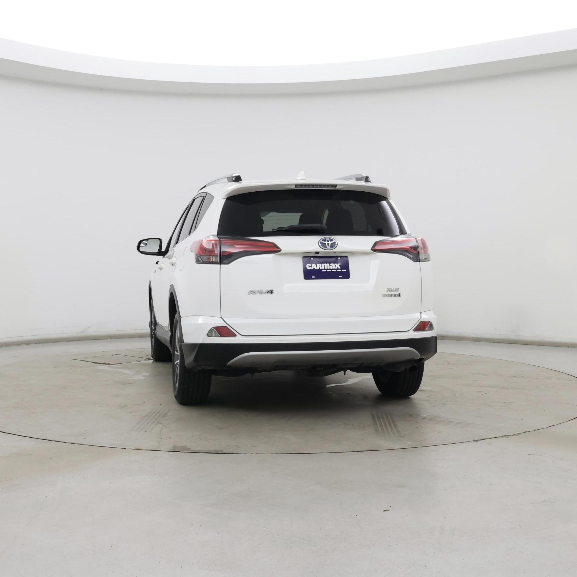 Thumbnail: 2017 Toyota RAV4 - 6