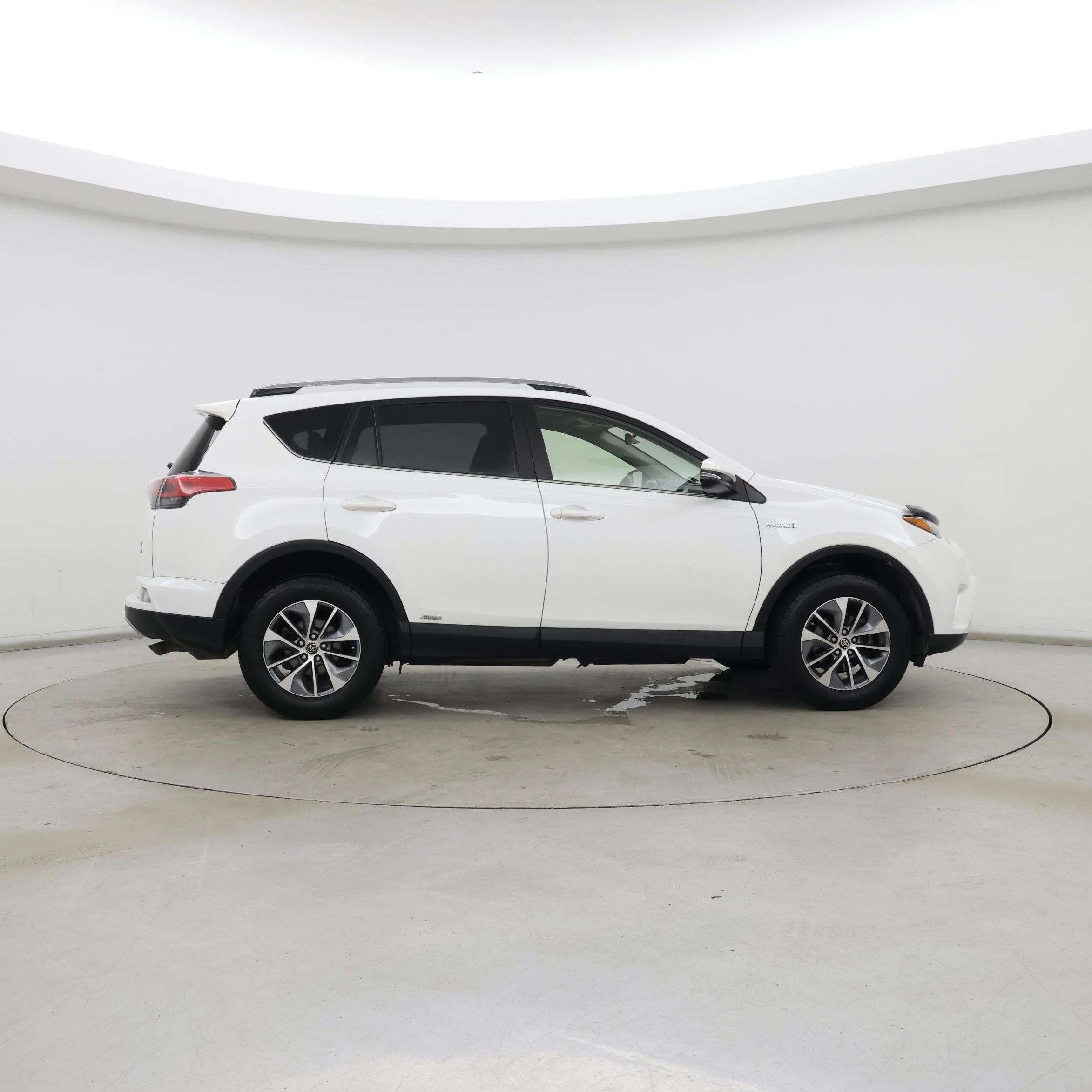 Thumbnail: 2017 Toyota RAV4 - 7
