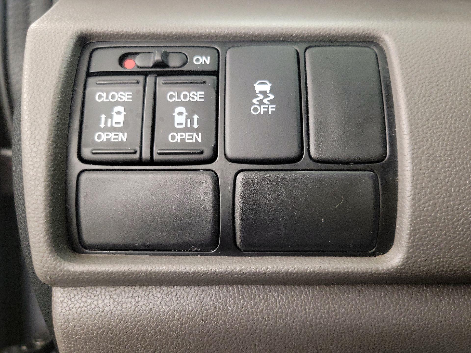 Thumbnail: 2016 Honda Odyssey - 13