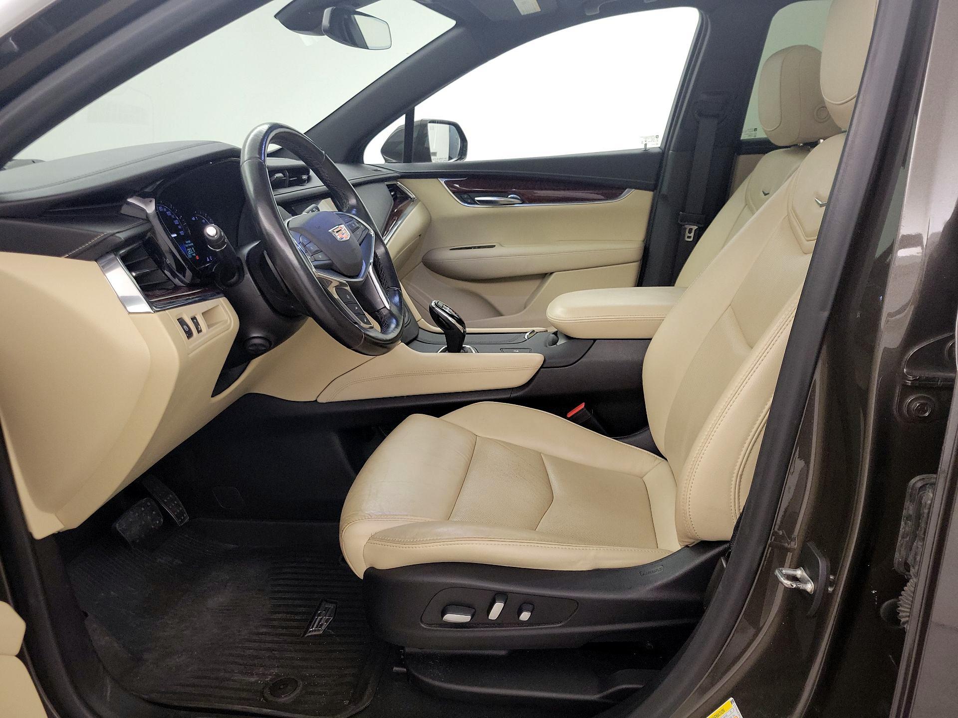 Thumbnail: 2019 Cadillac XT5 - 11