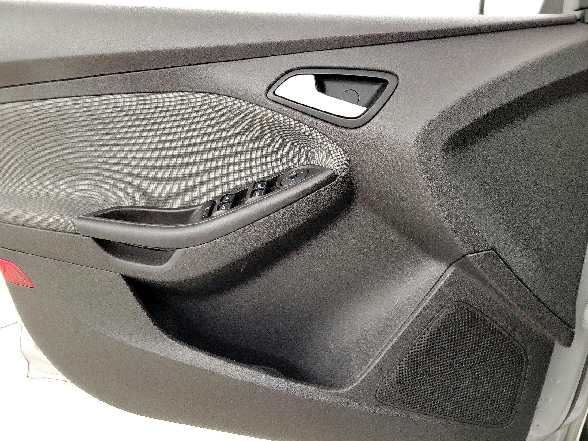 Thumbnail: 2014 Ford Focus - 12