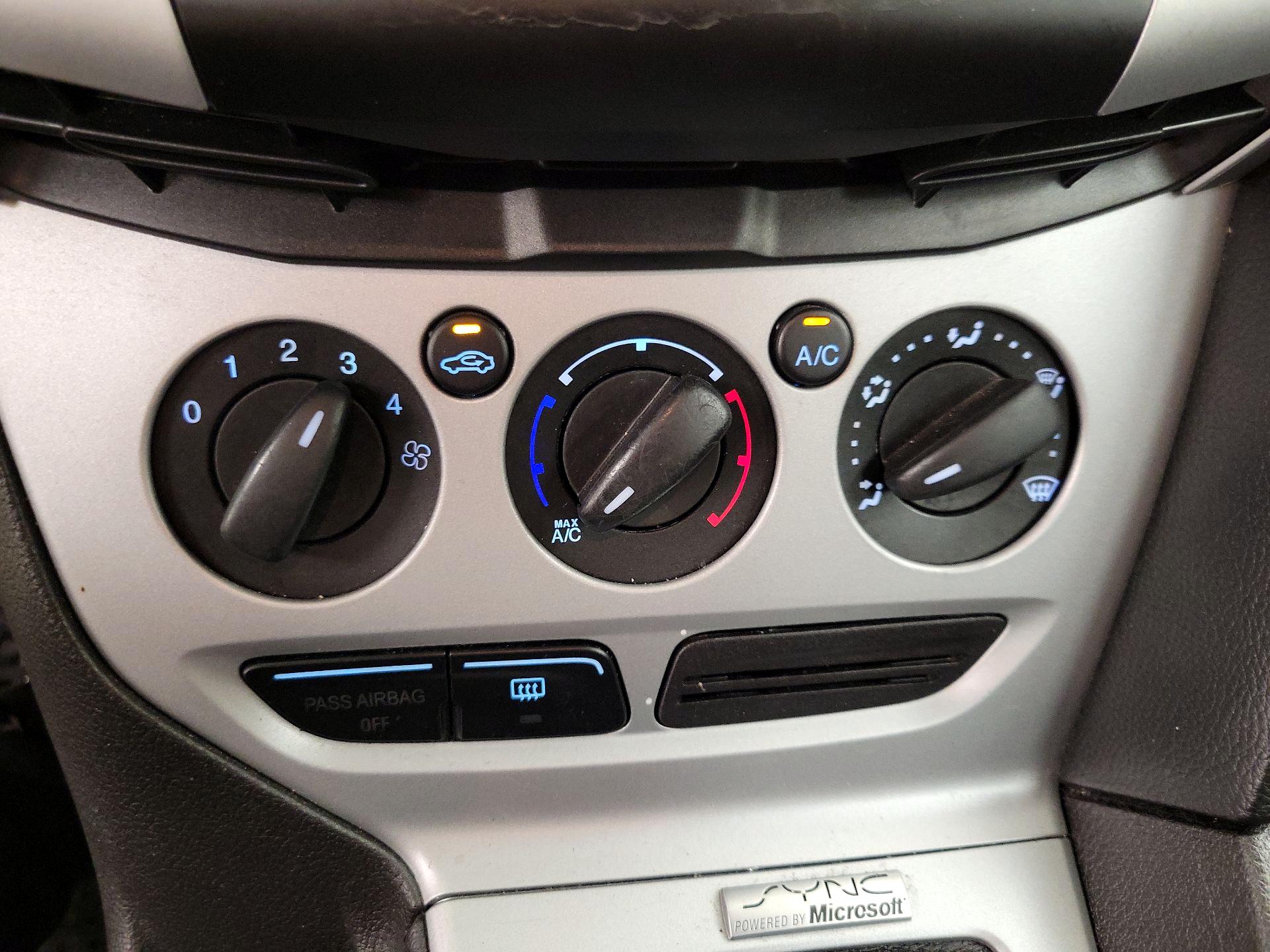 Thumbnail: 2014 Ford Focus - 15