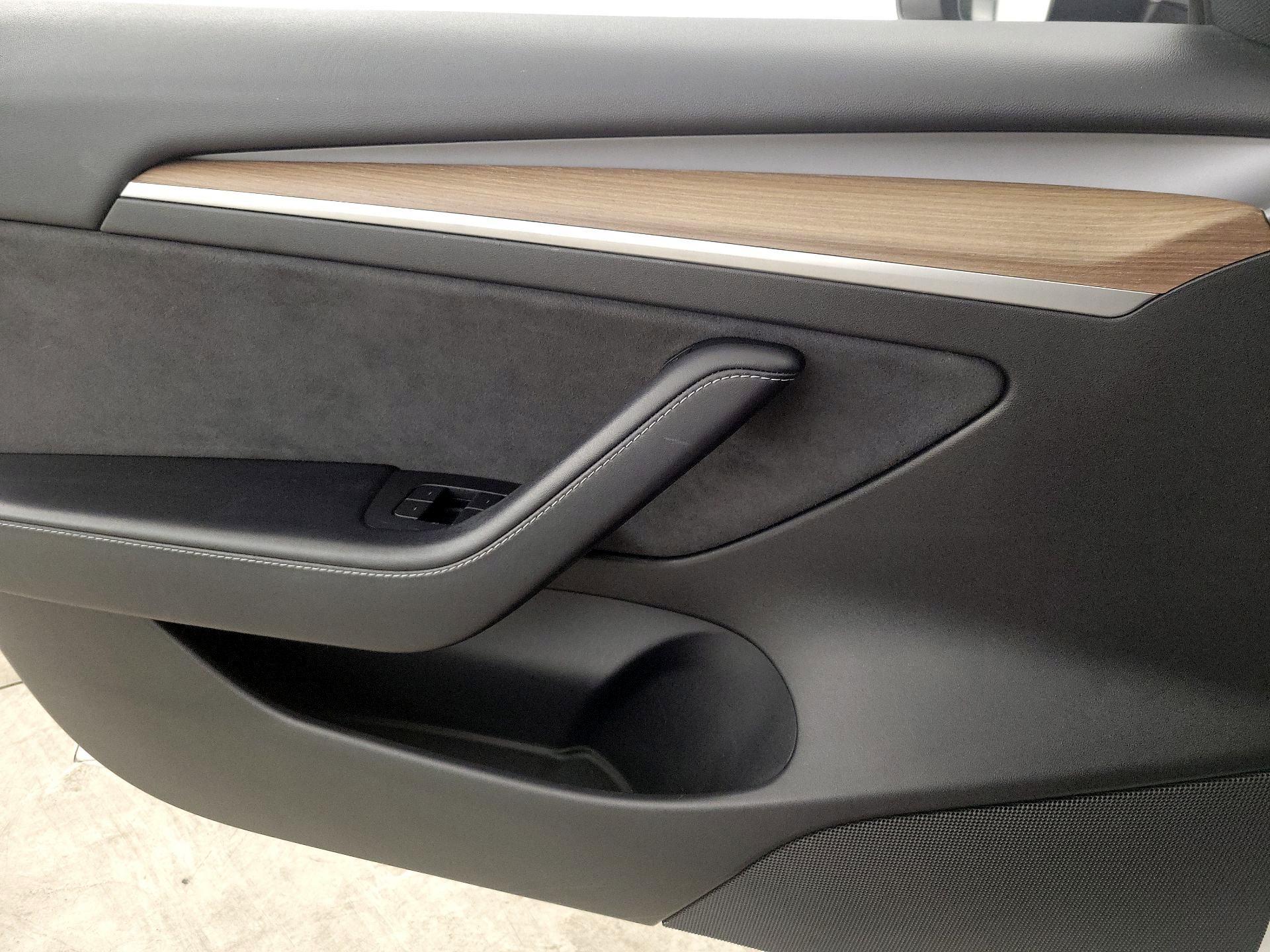 Thumbnail: 2021 Tesla Model 3 - 12