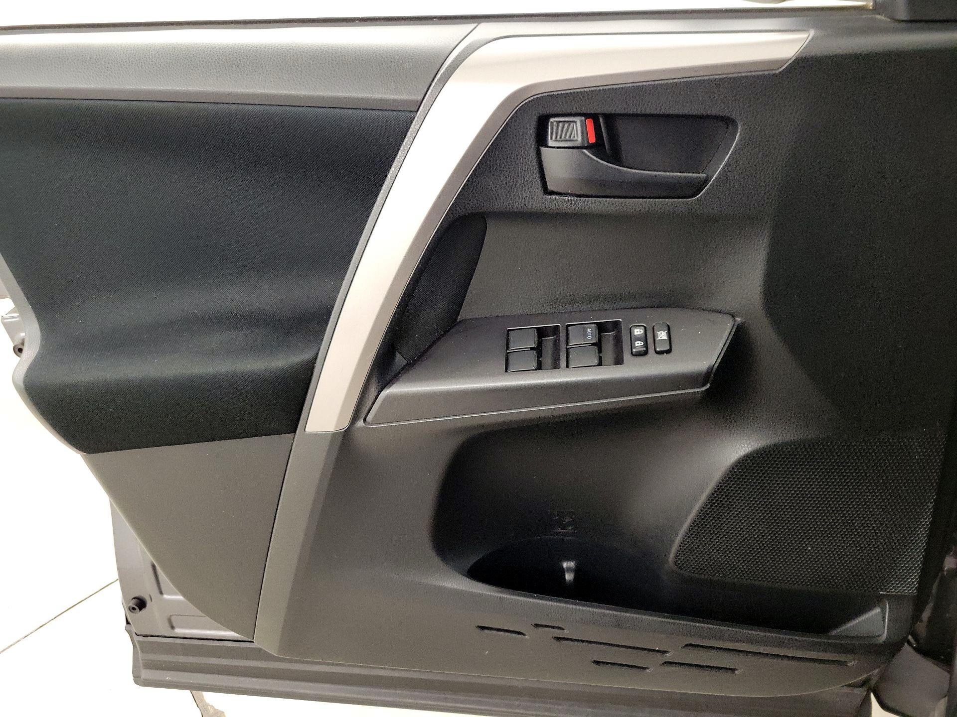 Thumbnail: 2016 Toyota RAV4 - 12