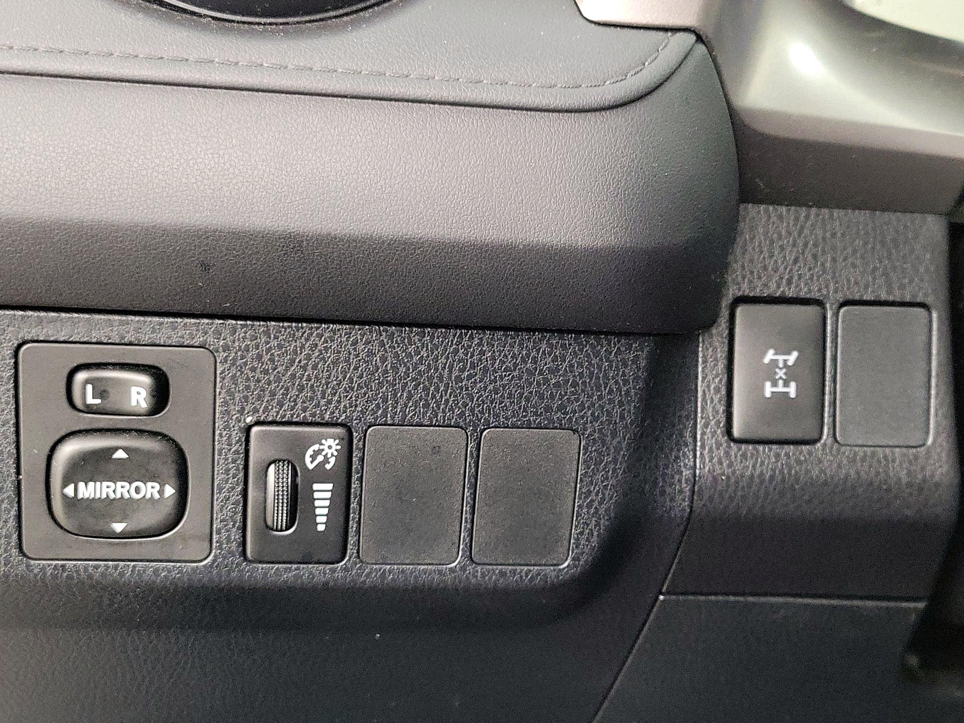 Thumbnail: 2016 Toyota RAV4 - 13