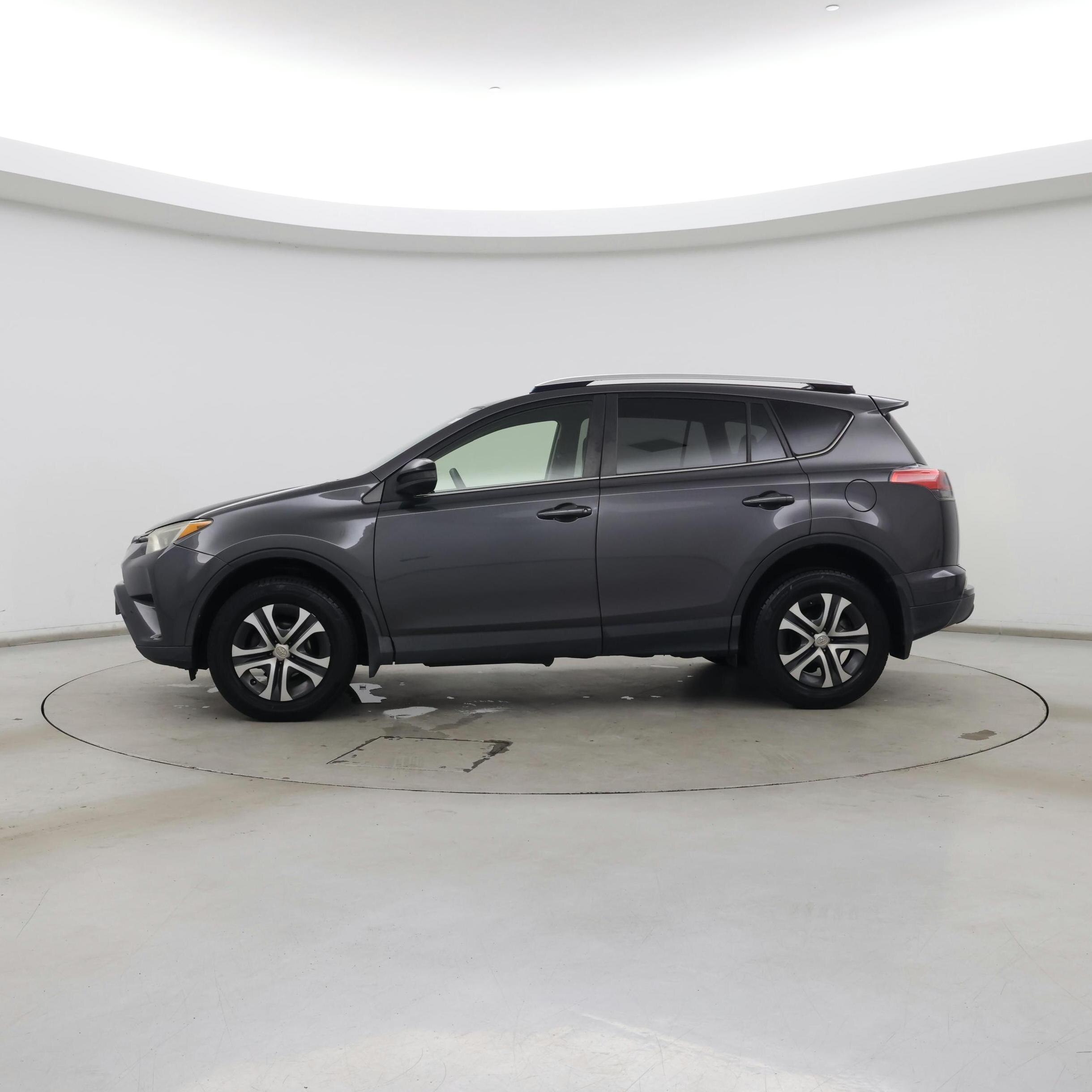 Thumbnail: 2016 Toyota RAV4 - 3