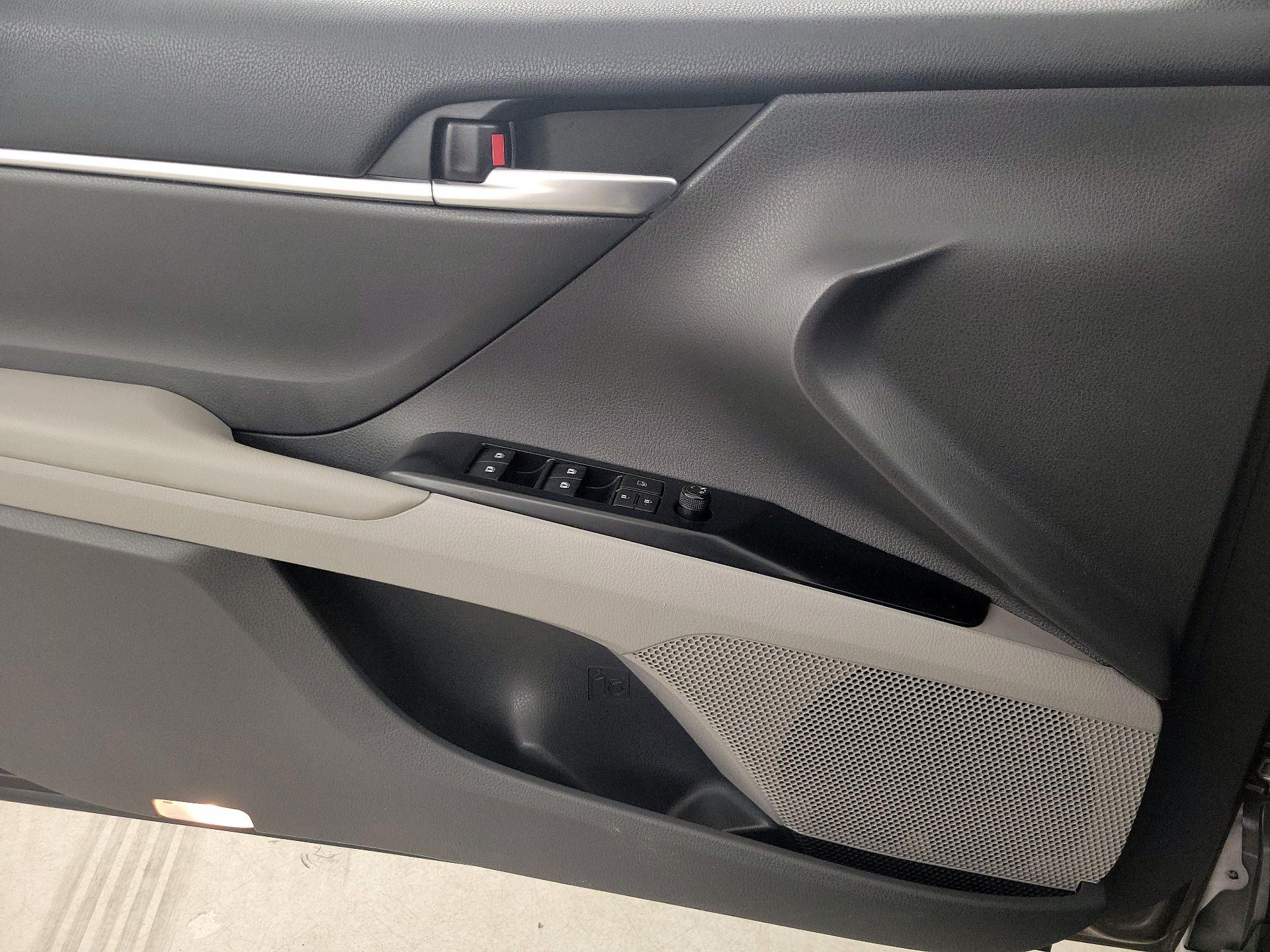Thumbnail: 2019 Toyota Camry - 12