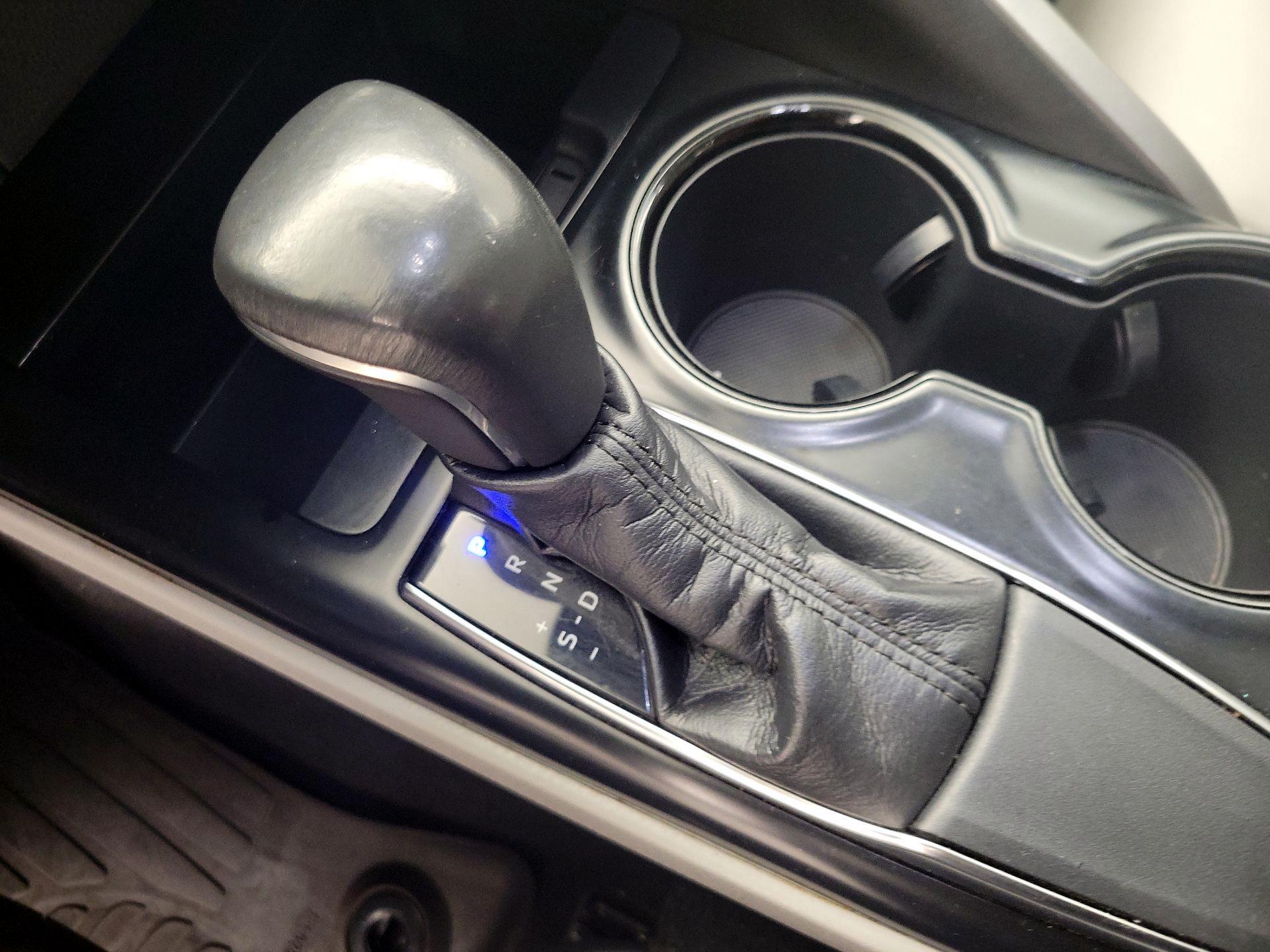 Thumbnail: 2019 Toyota Camry - 17