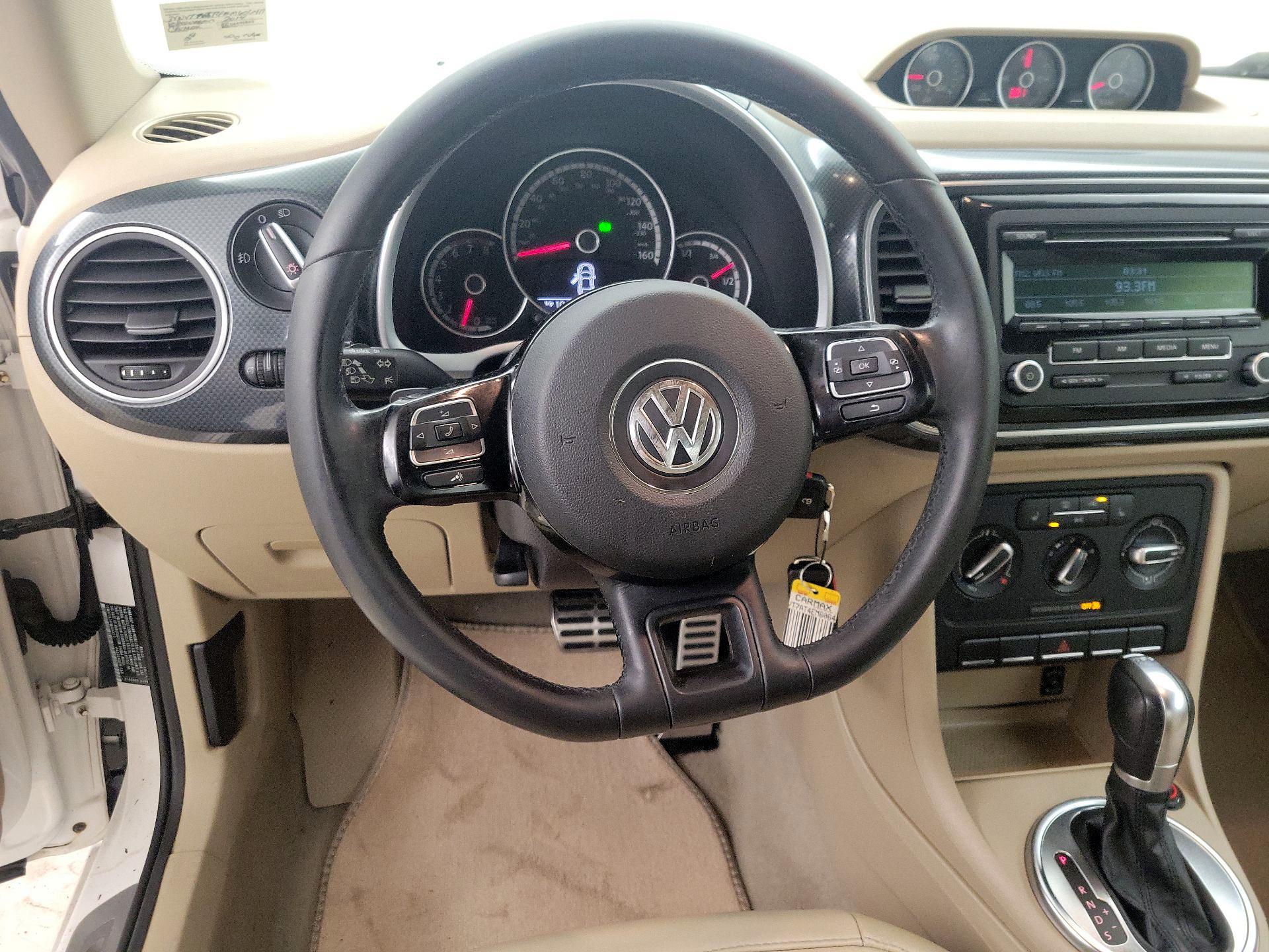 Thumbnail: 2014 Volkswagen Beetle - 10