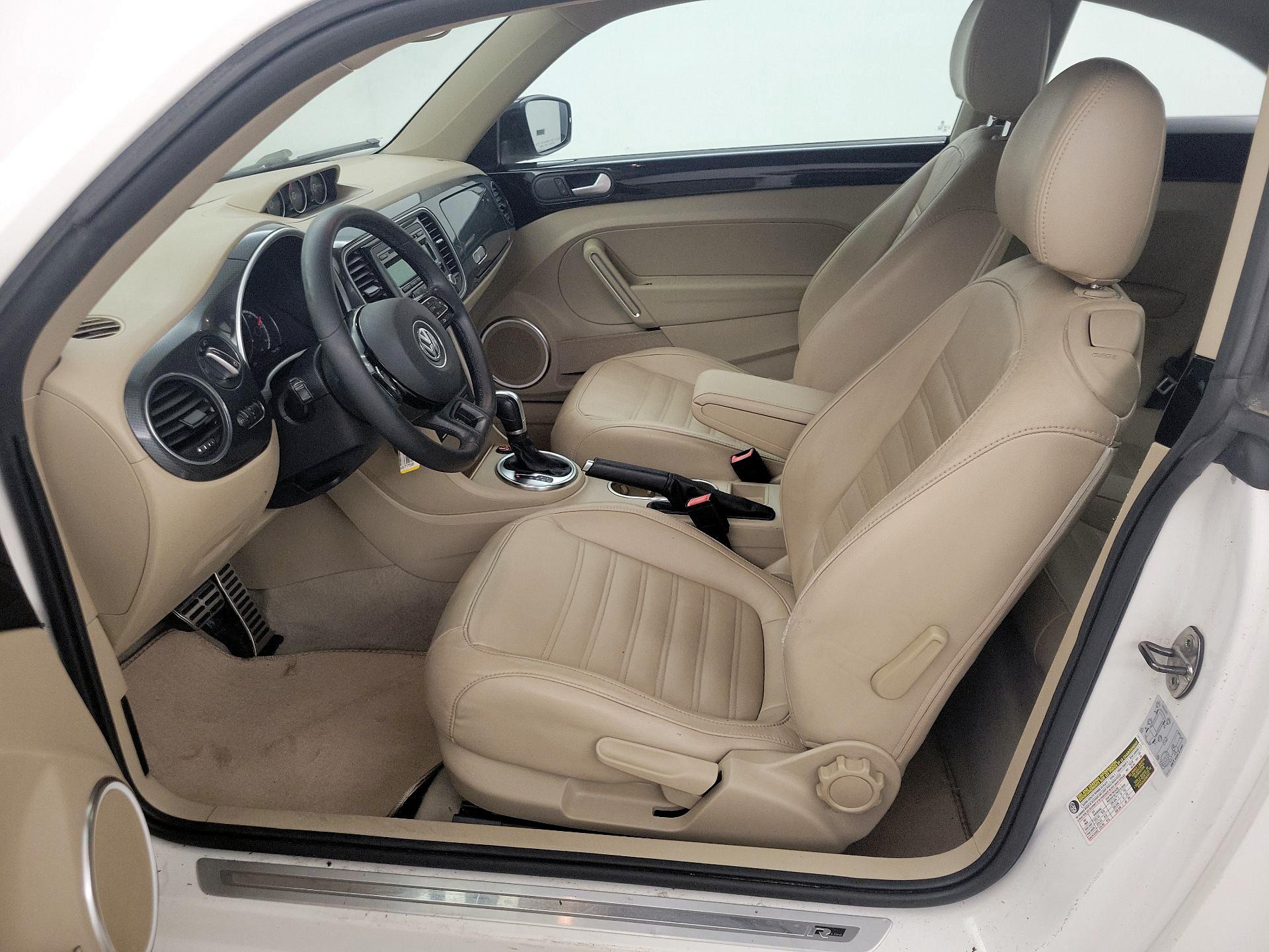 Thumbnail: 2014 Volkswagen Beetle - 11