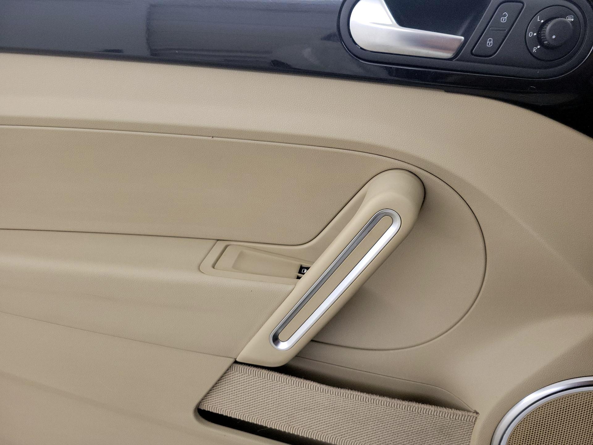 Thumbnail: 2014 Volkswagen Beetle - 12