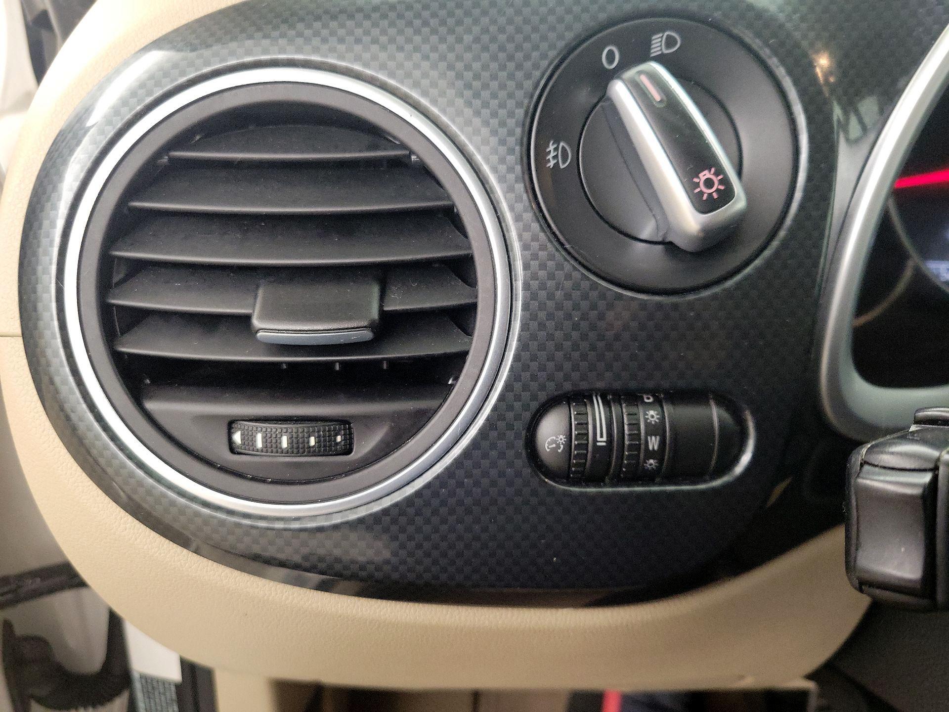 Thumbnail: 2014 Volkswagen Beetle - 13