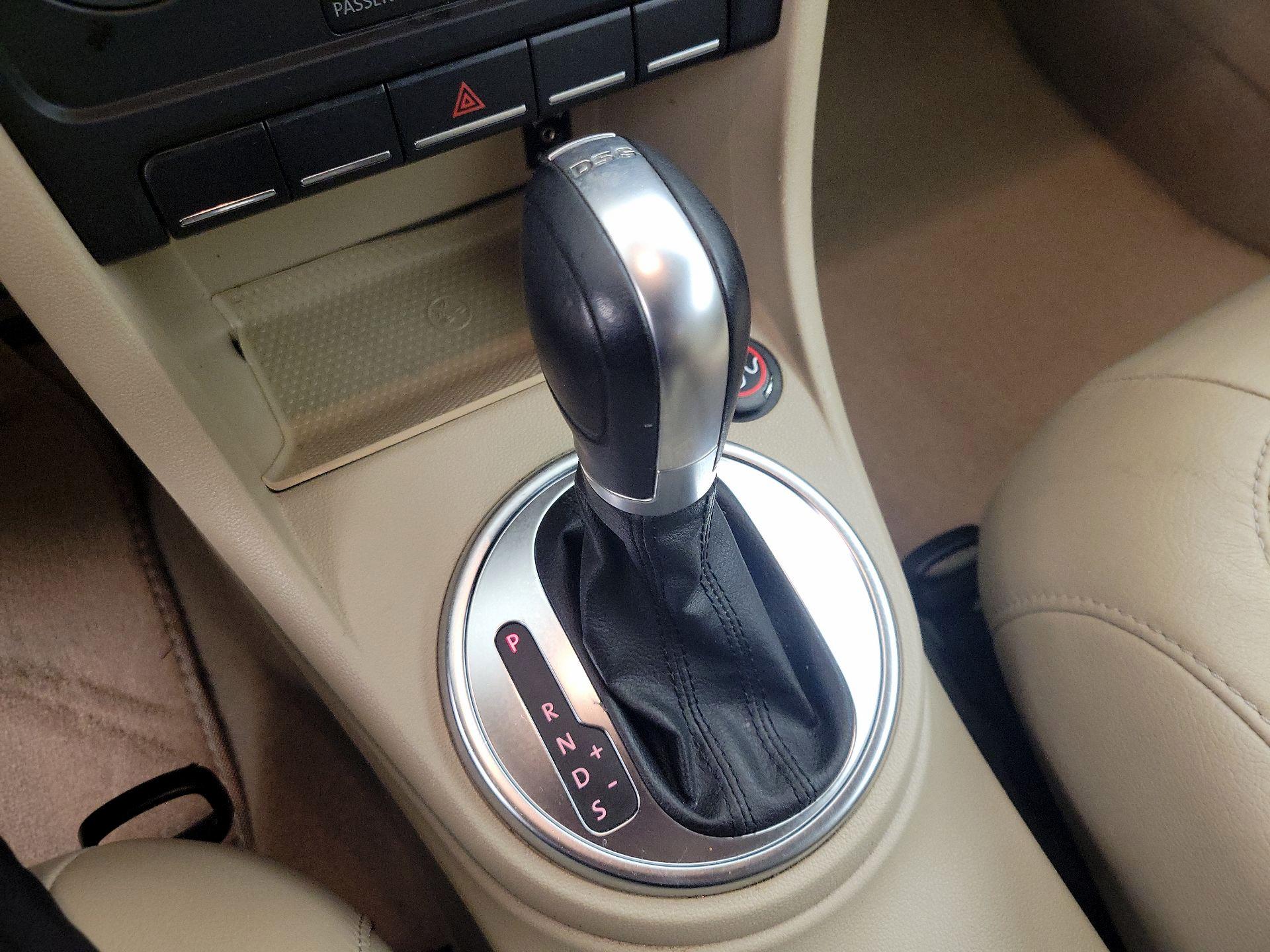 Thumbnail: 2014 Volkswagen Beetle - 16
