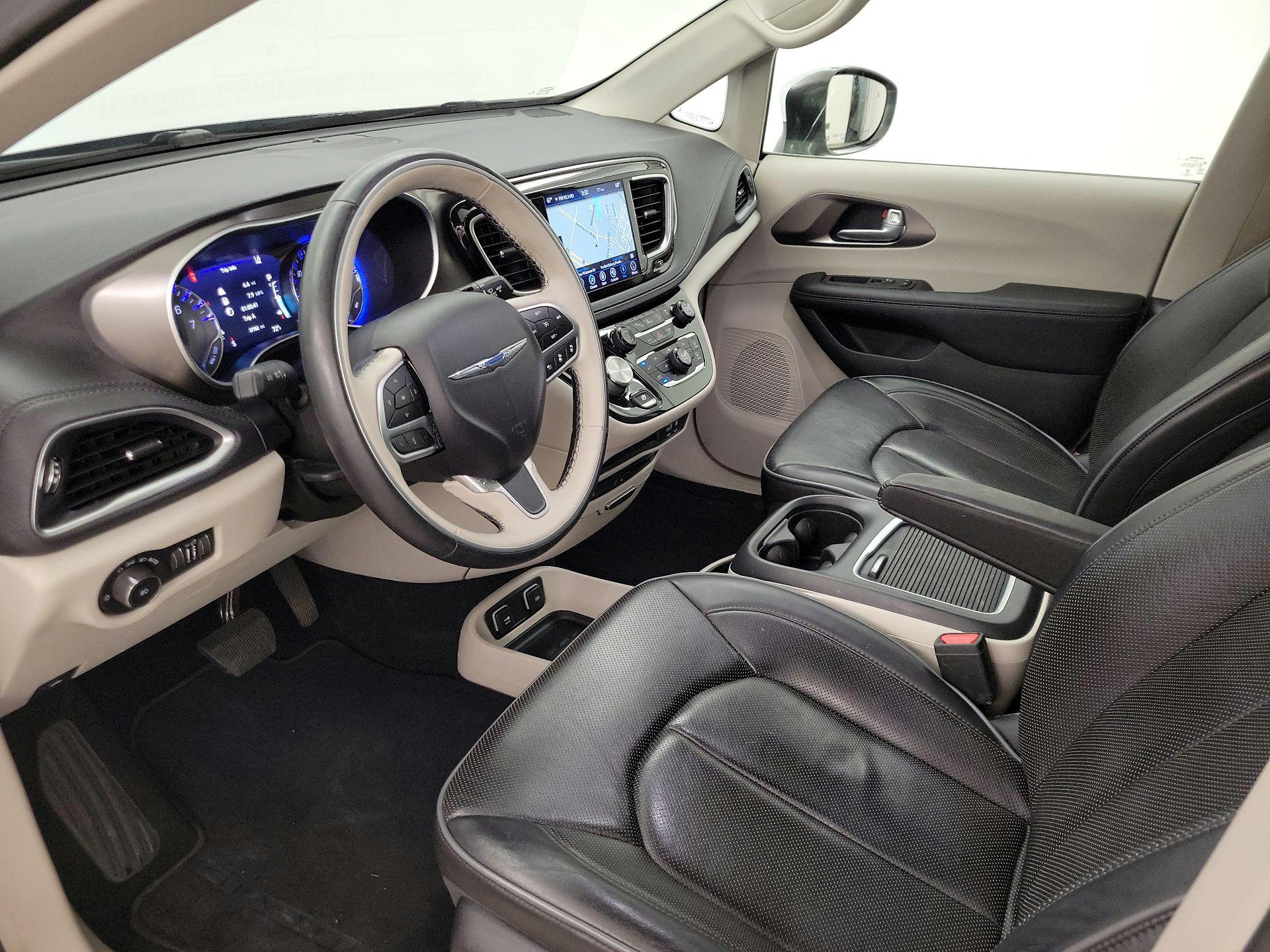 Thumbnail: 2018 Chrysler Pacifica - 11