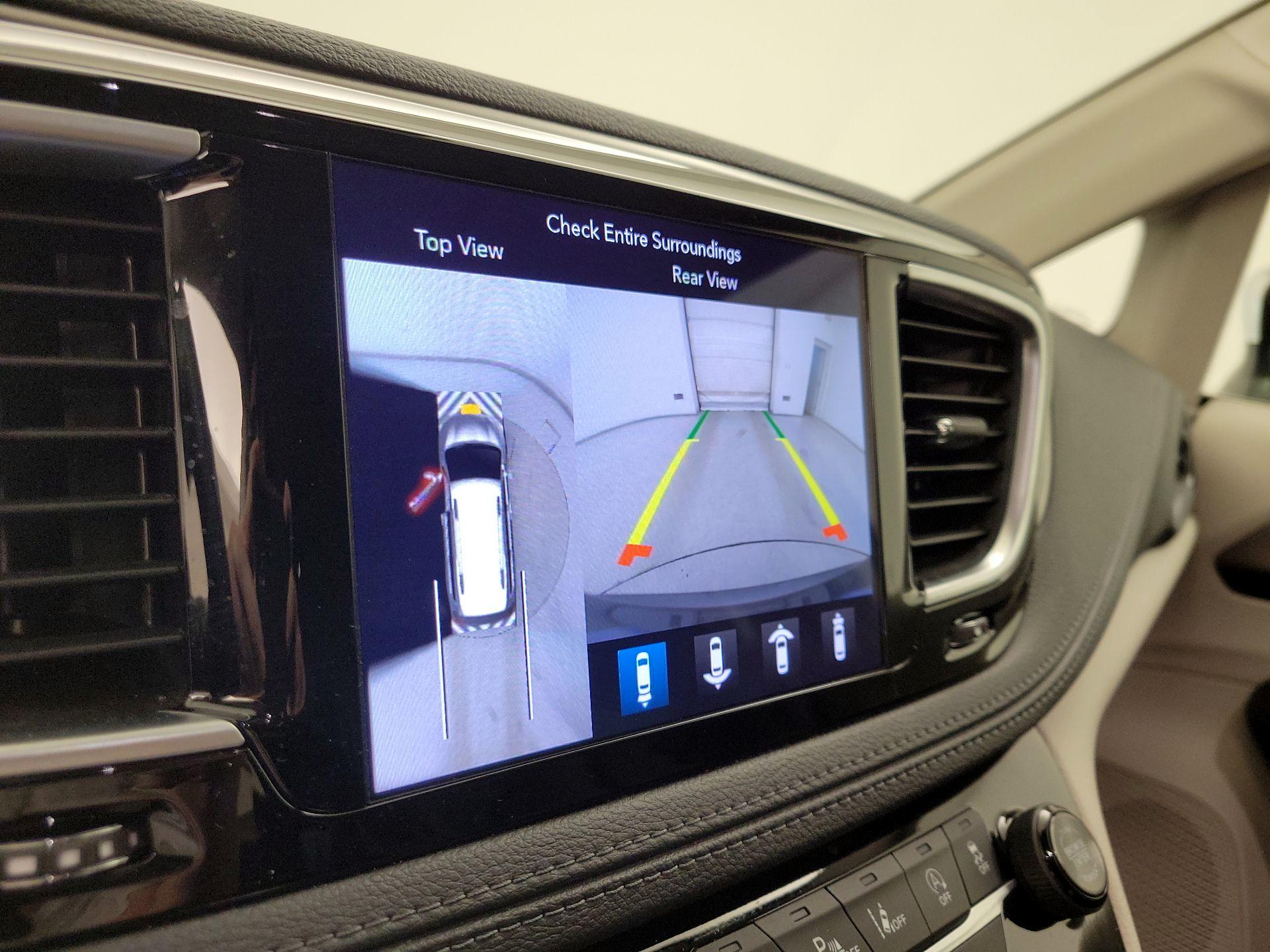 Thumbnail: 2018 Chrysler Pacifica - 15