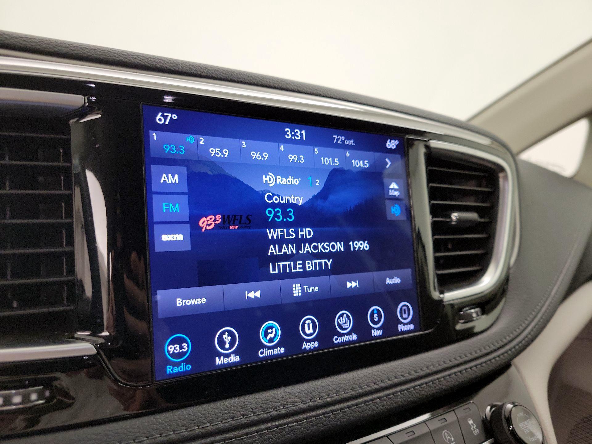 Thumbnail: 2018 Chrysler Pacifica - 16